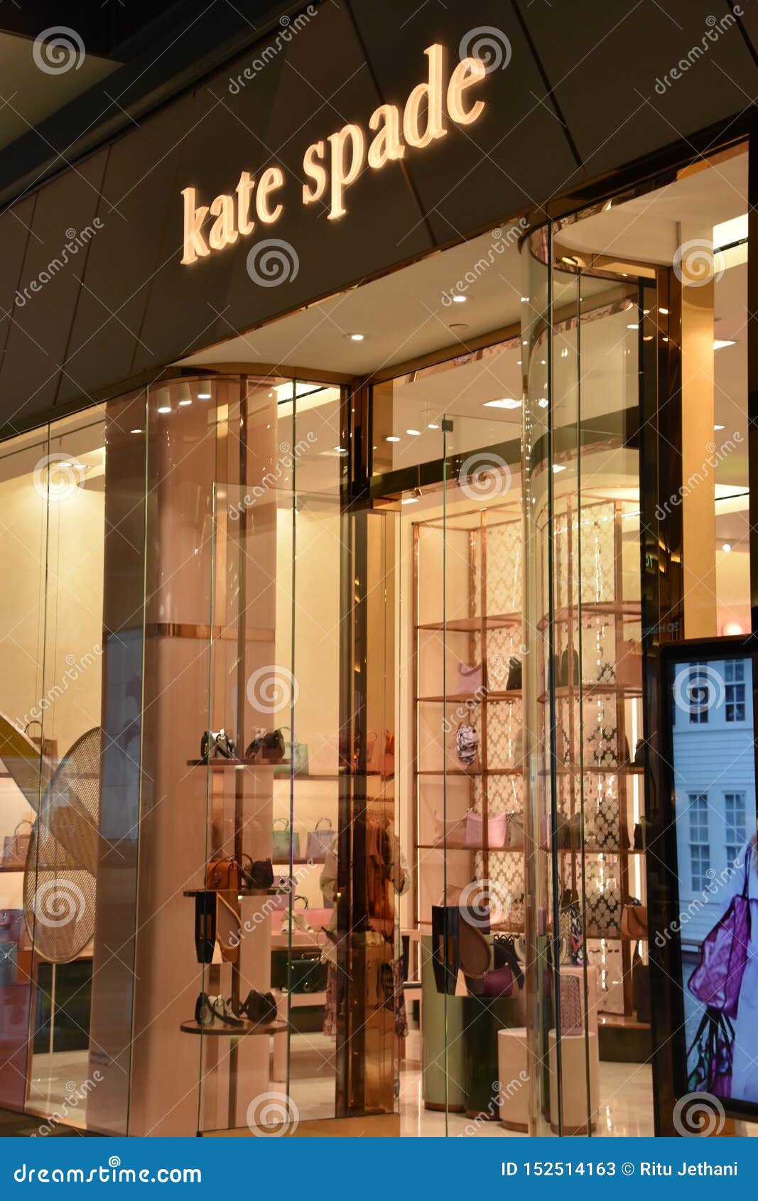 Abrasivo Estúpido Inquieto Tienda Kate Spade En the Shops and Restaurantes En Hudson Yards En Nueva  York Foto de archivo editorial - Imagen de gente, compras: 152514163