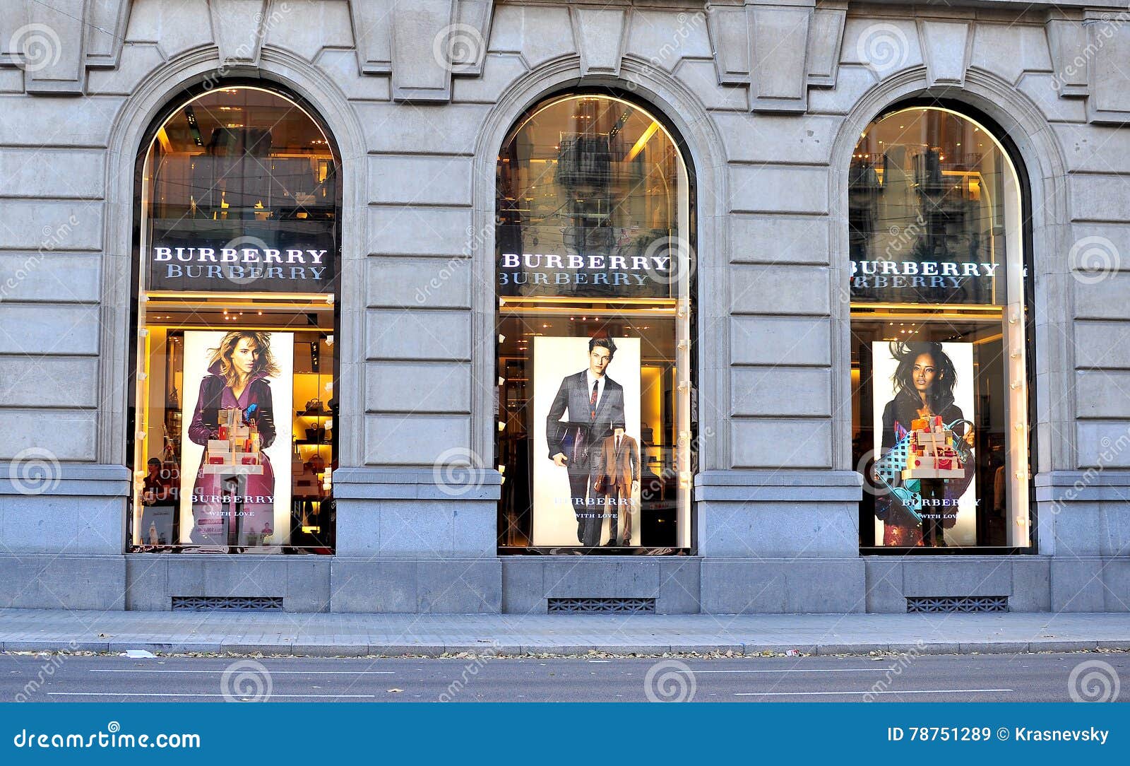 Tienda Principal De Burberry En Paseo De Gracia Imagen de archivo editorial - de tienda, ciudad: 78751289