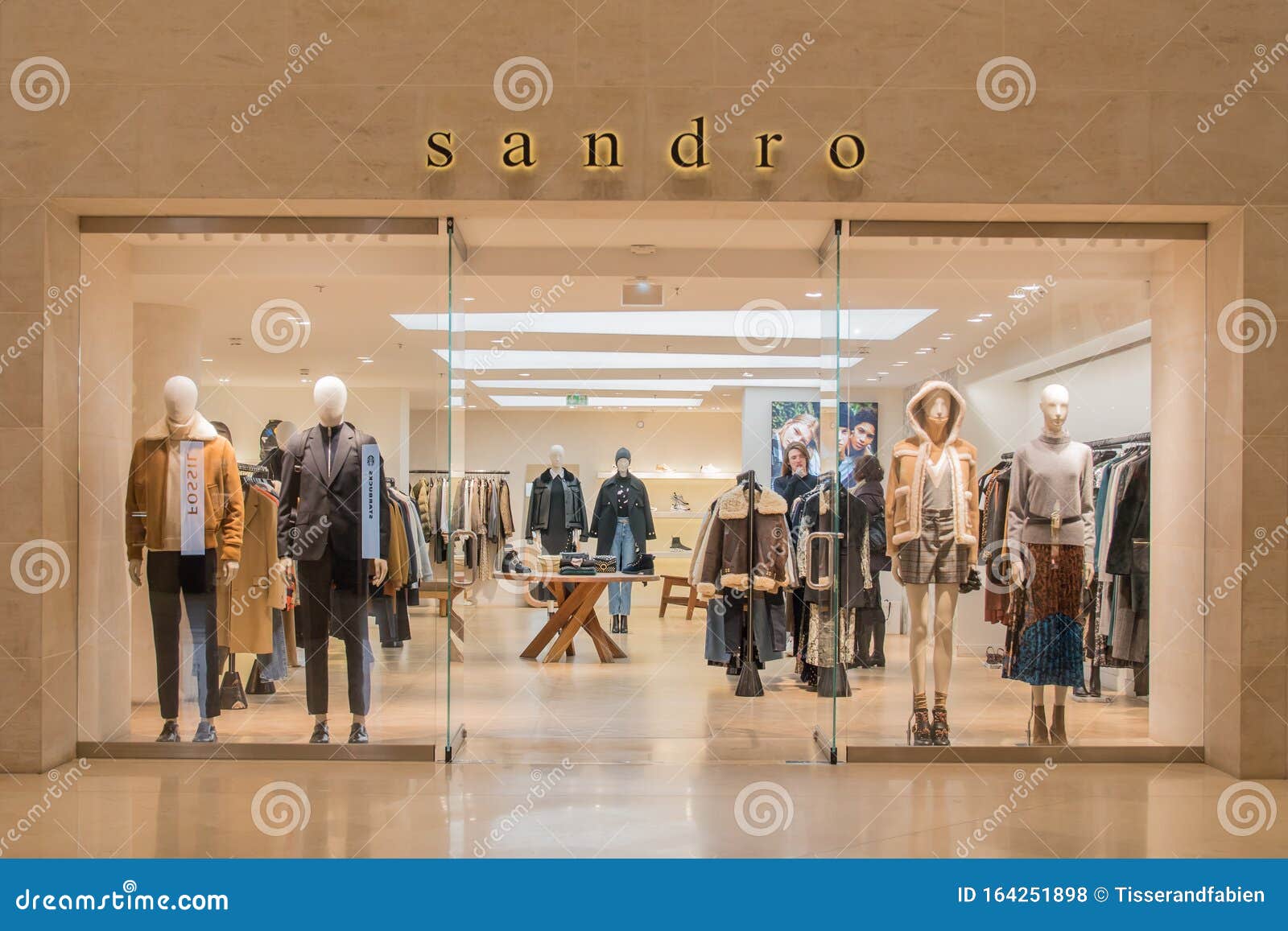 Tienda Sandro En París, Francia, Foto editorial - Imagen de alto, 164251898