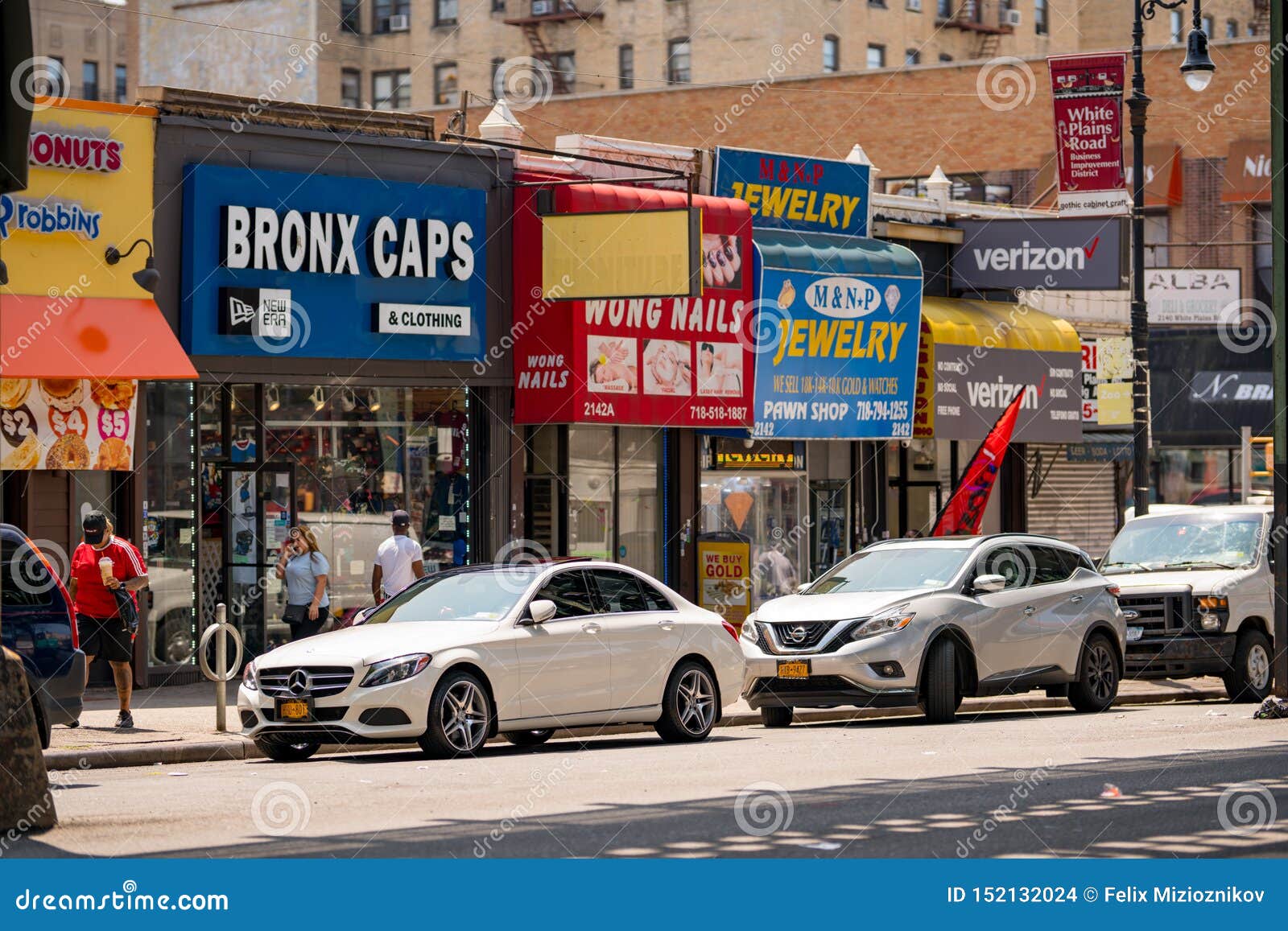 Tiendas en el Bronx NY imagen de archivo editorial. Imagen de america