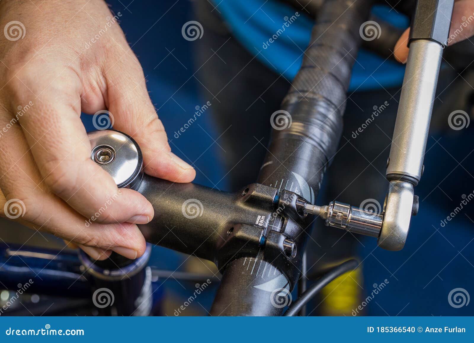 tighten handlebars bike