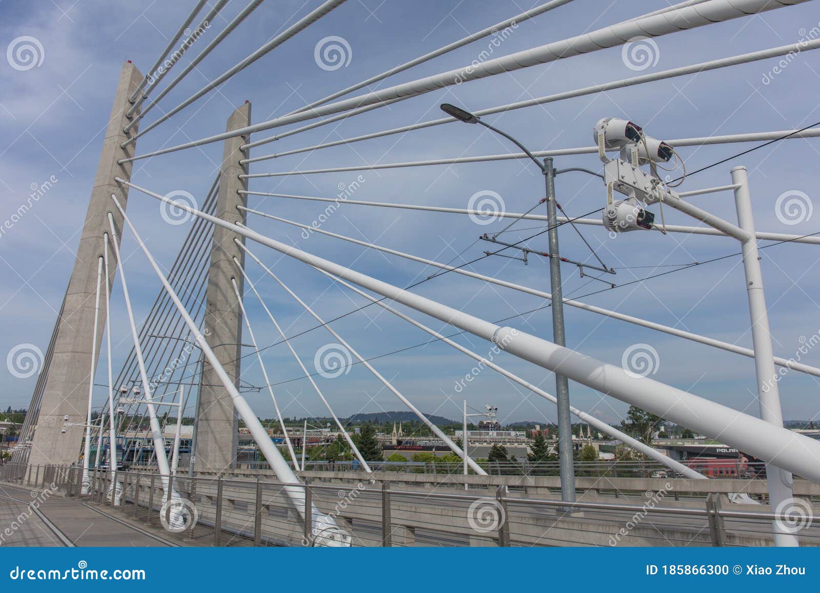 tilikum cross bridge in downtown portland, oregon
