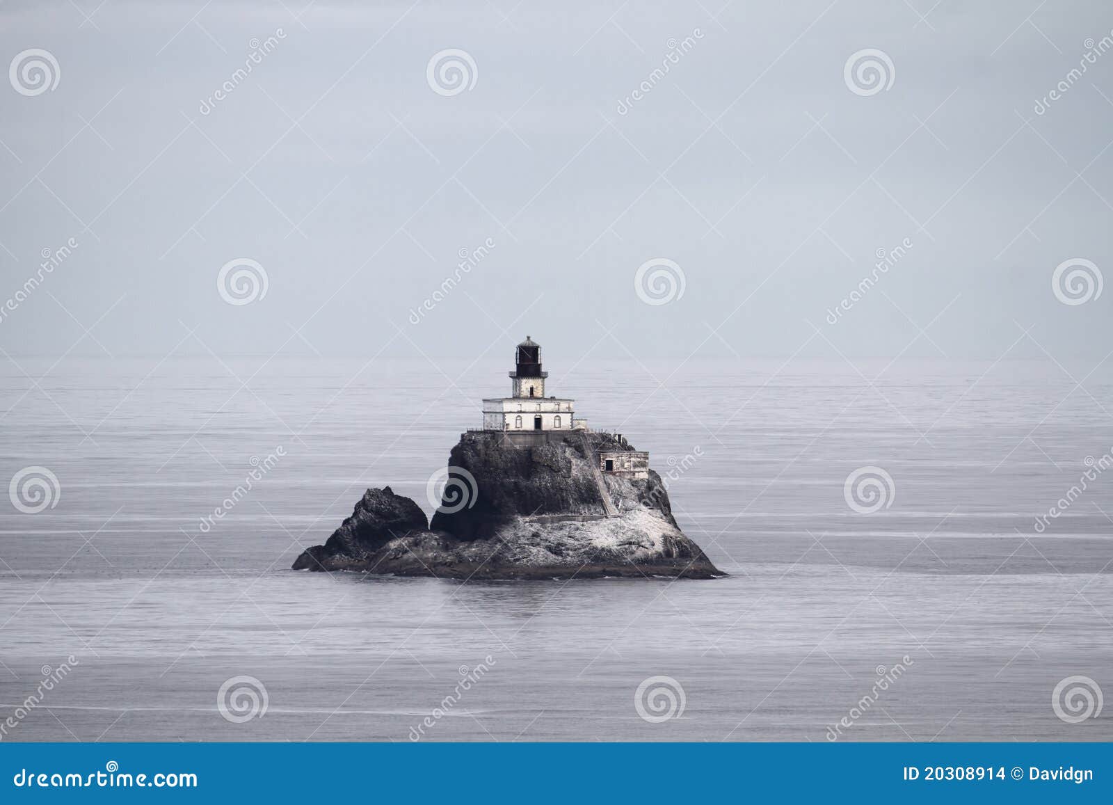 tillamook rock lighthouse at oregon coast