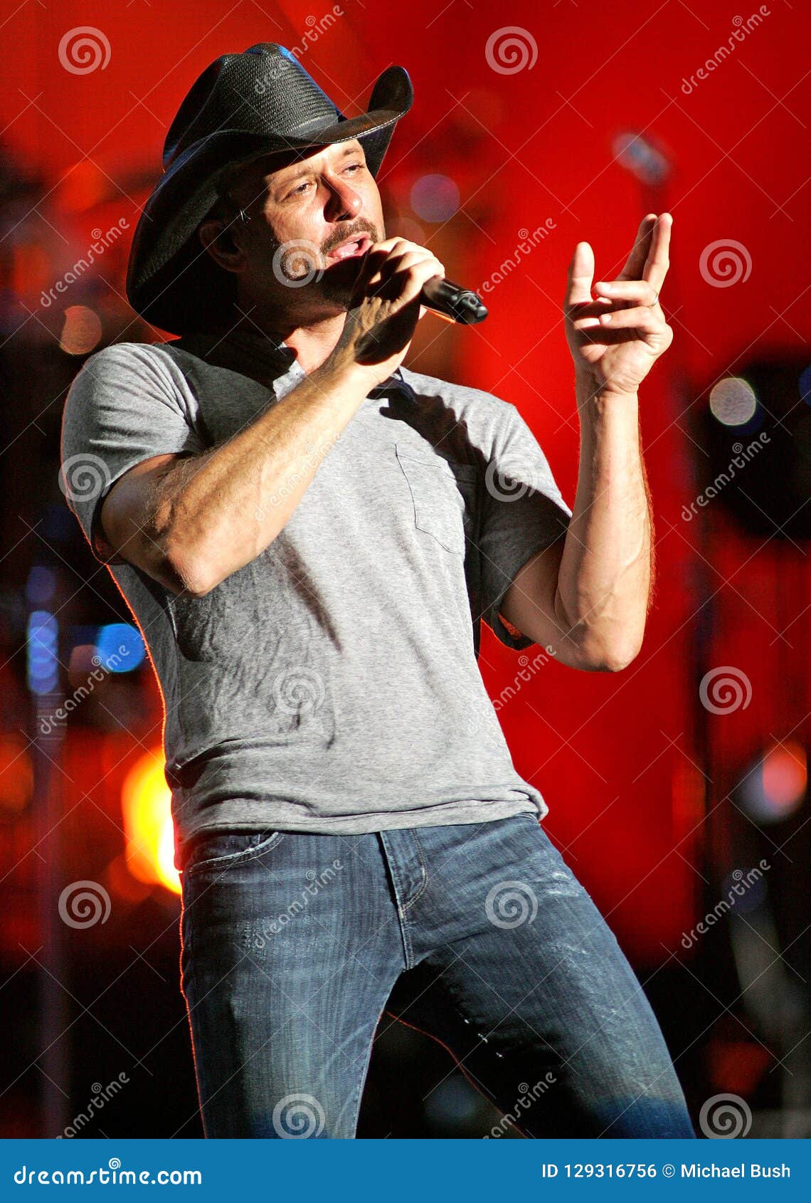 Tim McGraw Performs In Concert Editorial Photo - Image Of Concert
