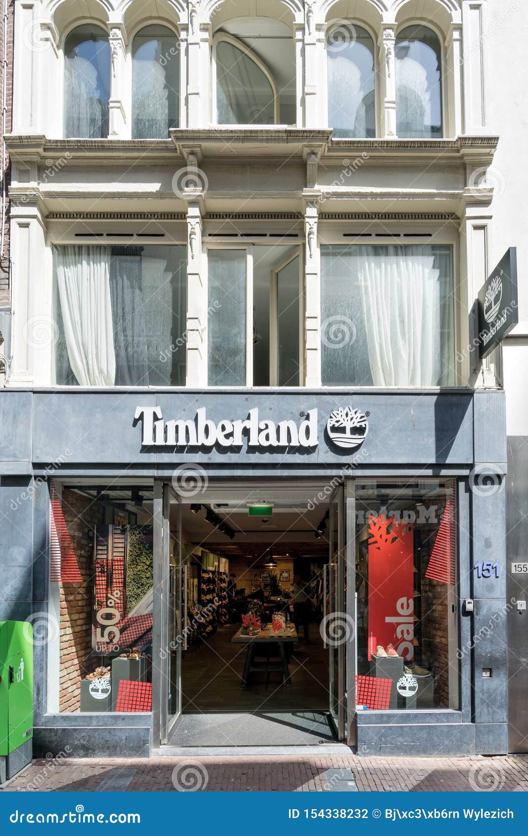 spreiding Vacature Handvol Timberland Store in Amsterdam, the Netherlands Editorial Photography -  Image of dutch, business: 154338232