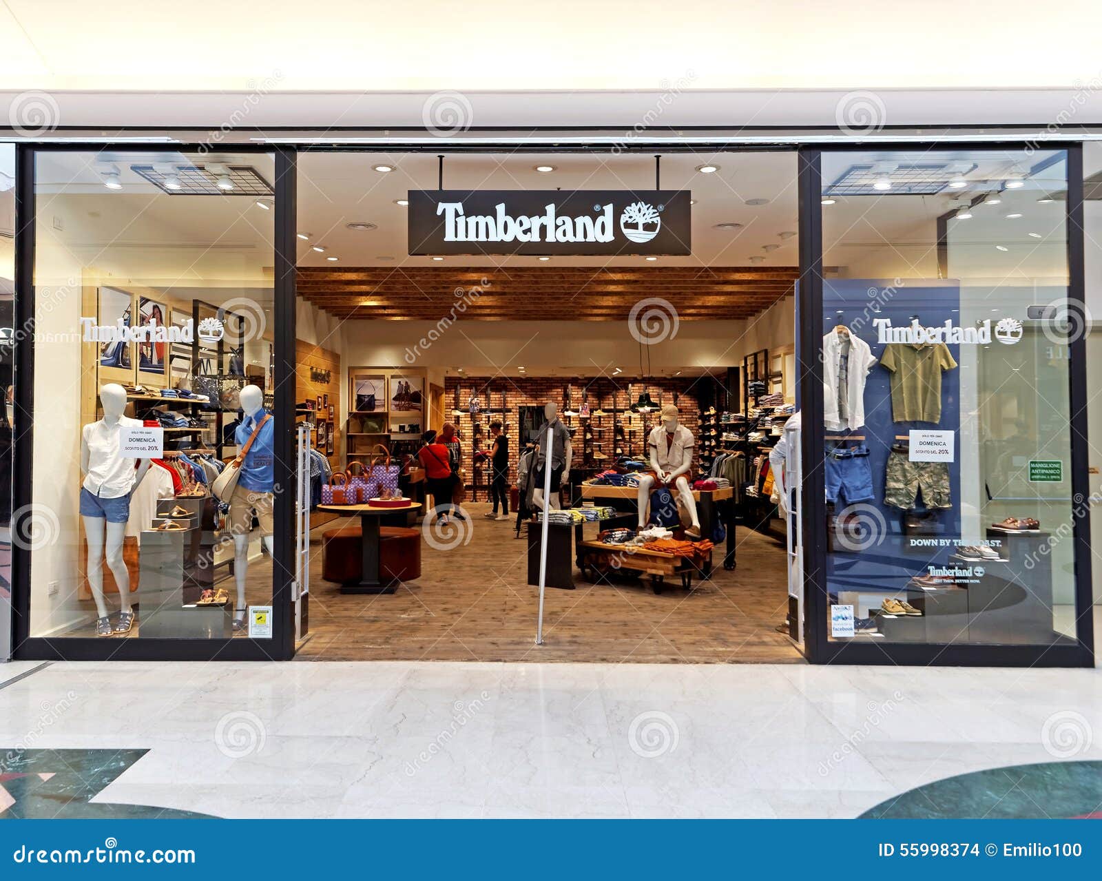 Barricada Por Suburbio Timberland Store In Rome, Italy With People Shopping. Editorial ...