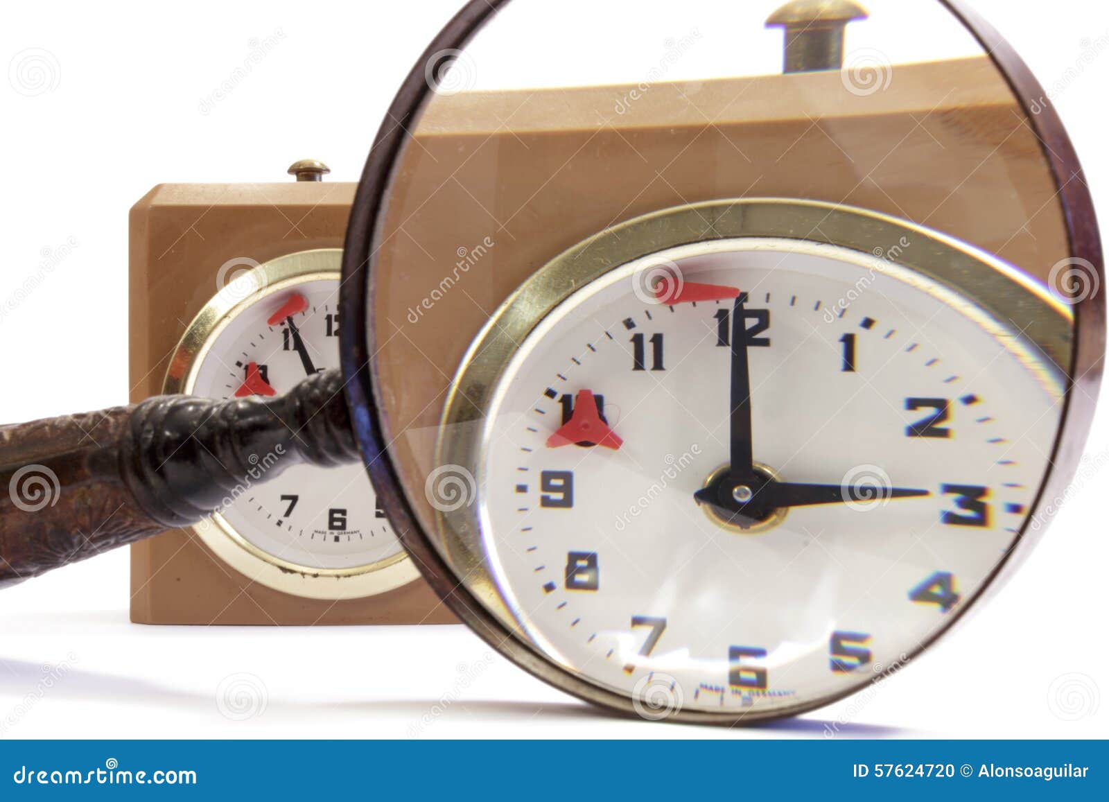 Time Limit on Analog Chess Clock Enlarged through a Magnifying Glass