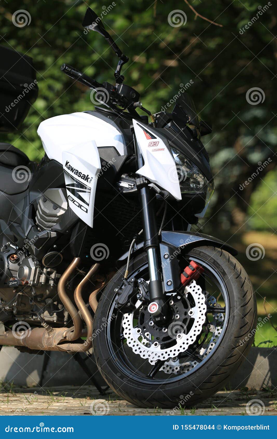 View of Front Part of Kawasaki Z800 on a Sunny Day, Close Up Editorial Stock Image - Image of backlight, time: 155478044