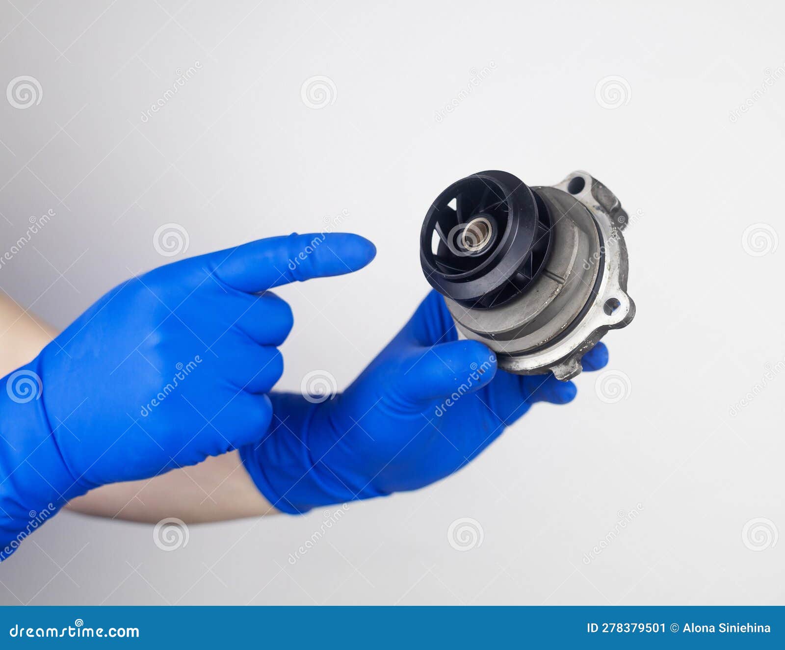 Timing Belt Cracked. Replacing a Failed Engine Transmission Belt