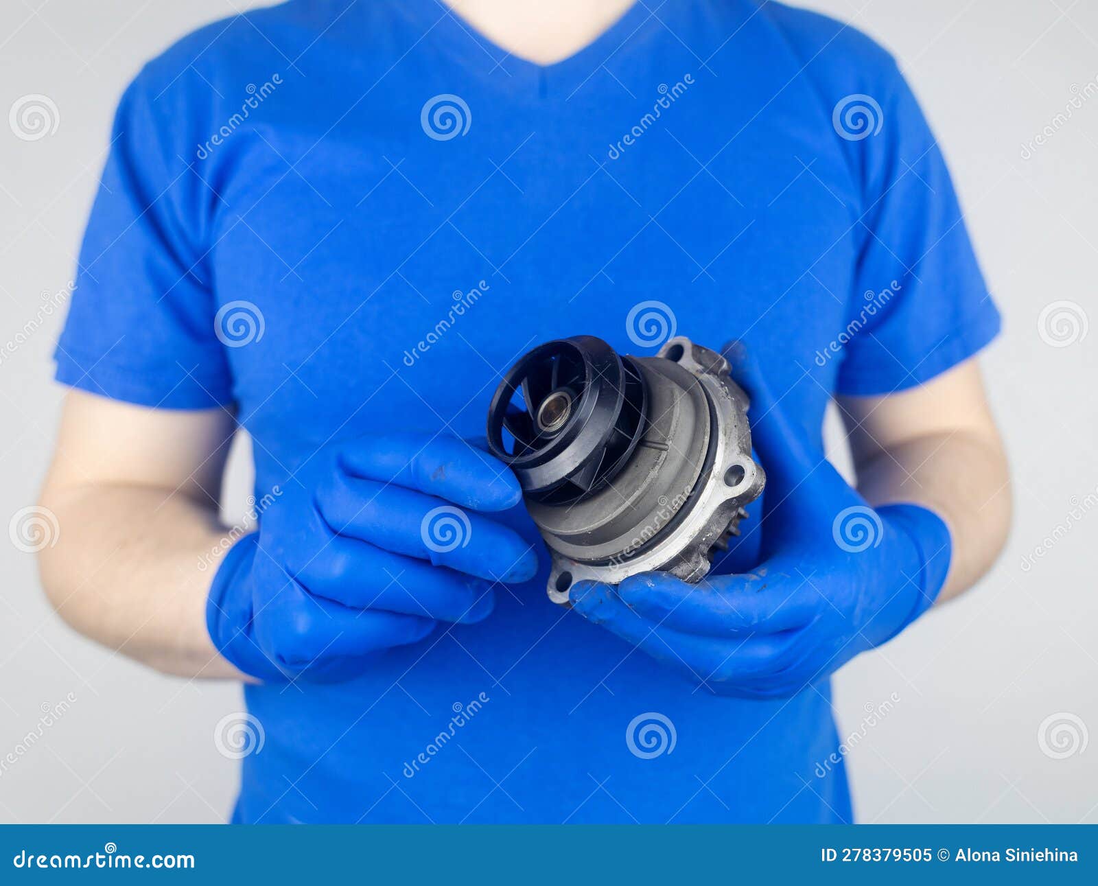 Timing Belt Cracked. Replacing a Failed Engine Transmission Belt