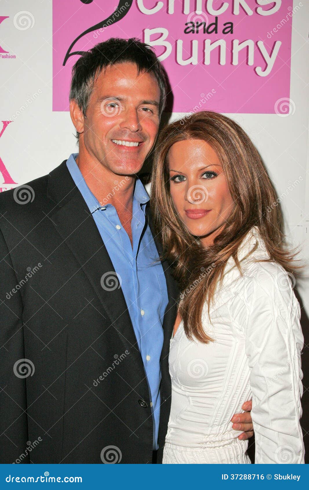 Tina Jordan foto editorial. Imagen de conejito, chalet 37288716