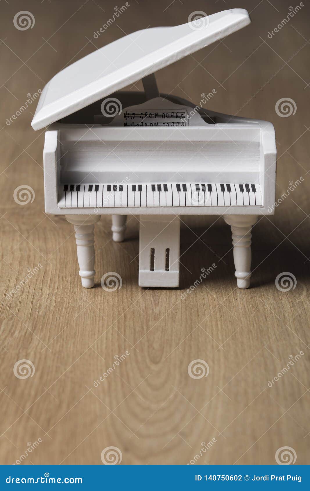 Piano White Little instal Piano White Little instal