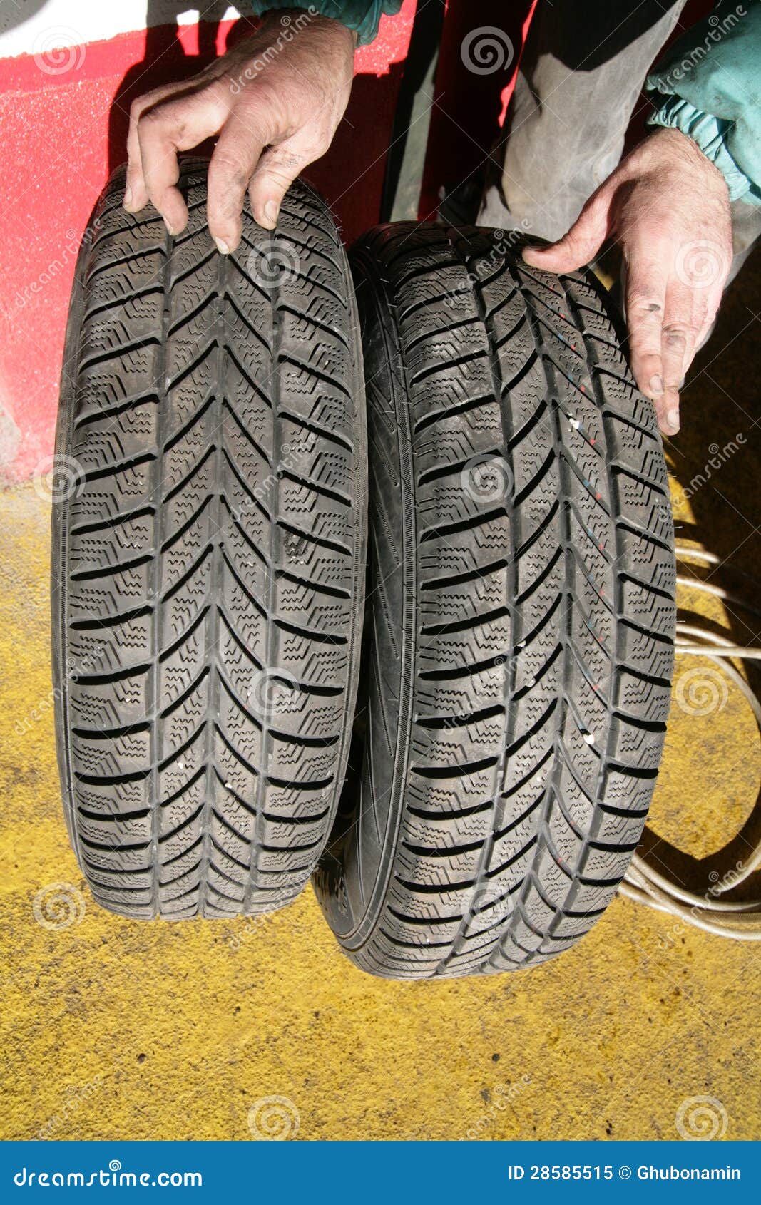 Tire tyre change stock image. Image of breakdowns, people 28585515