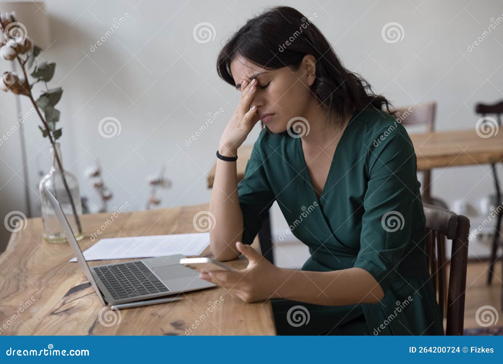 Tired Frustrated Business Woman Getting Bad News from Online Chat Stock  Photo - Image of communication, holding: 264200724