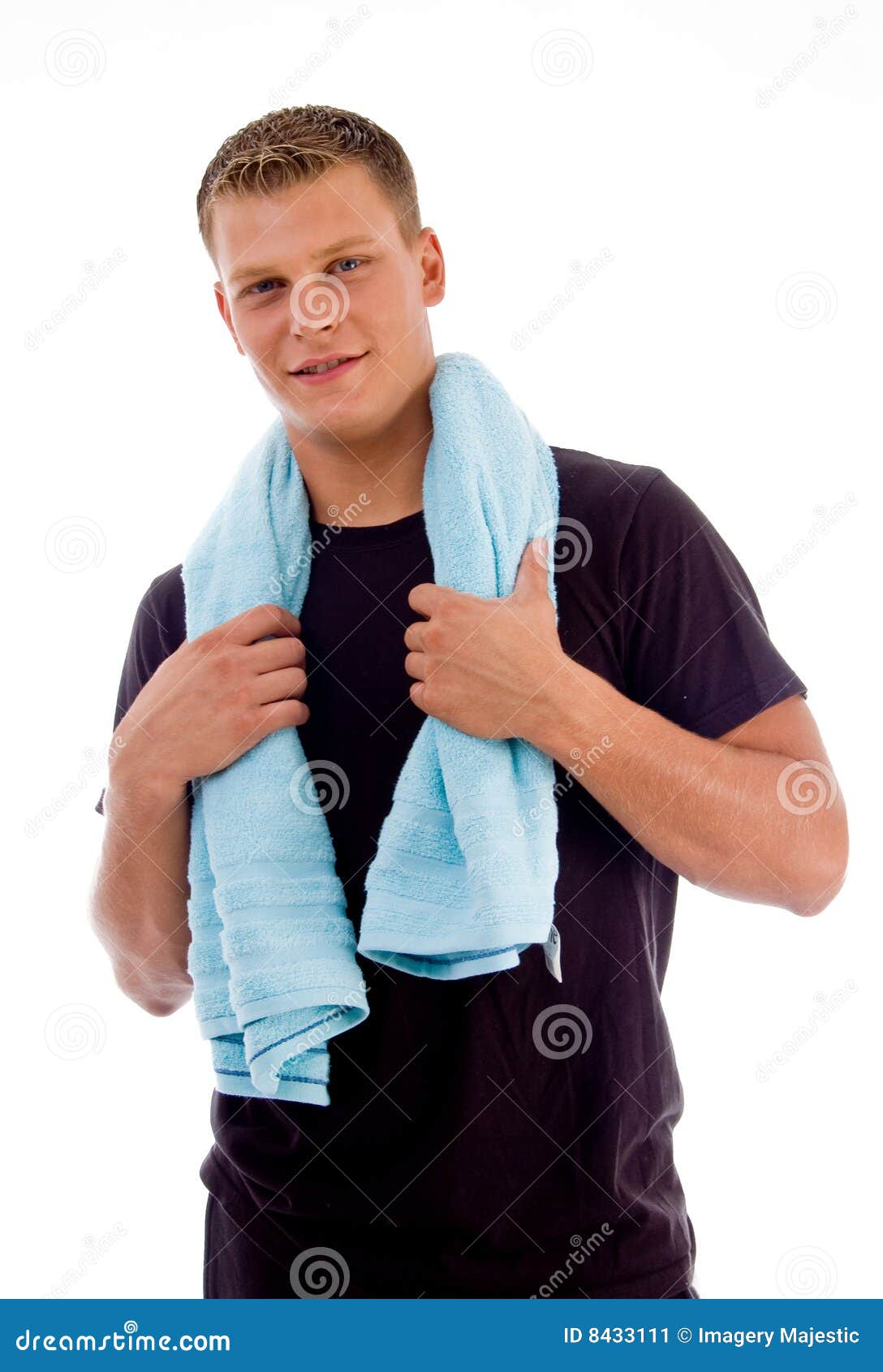 Полотенце на шею. Человек в полотенце. Человек держит полотенце. Полотенца для рук мужской. Мужчина с полотенцем в руках.