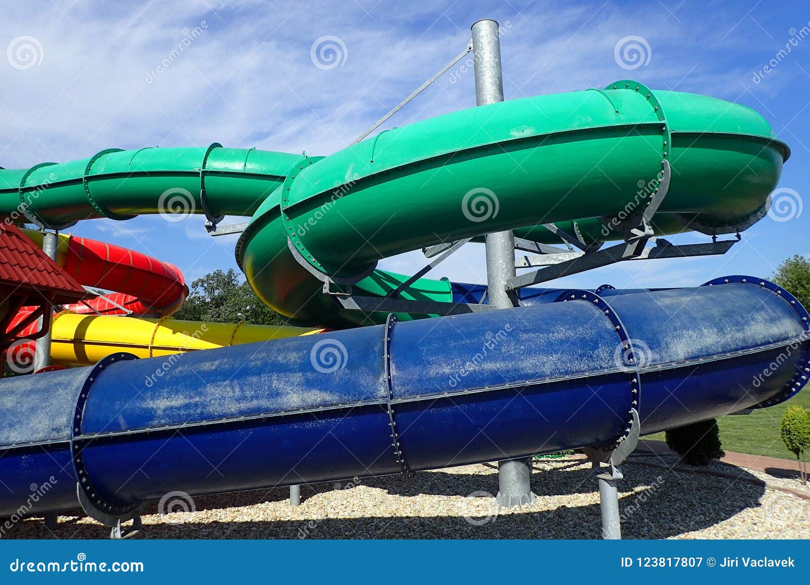 Toboggan Dans Le Parc Aquatique Image stock Image du extrême, personne 123817807