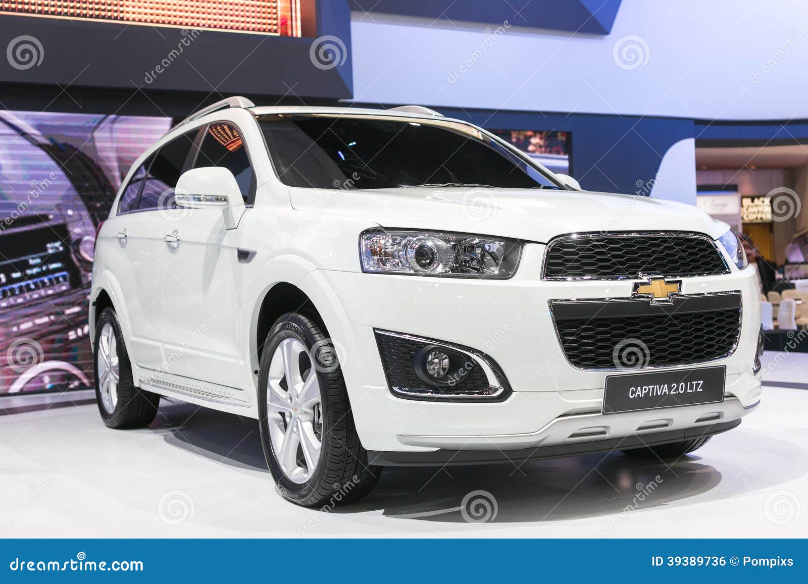 Todo O Carro Branco Novo Do Captiva De Chevrolet Na 35a Exposição