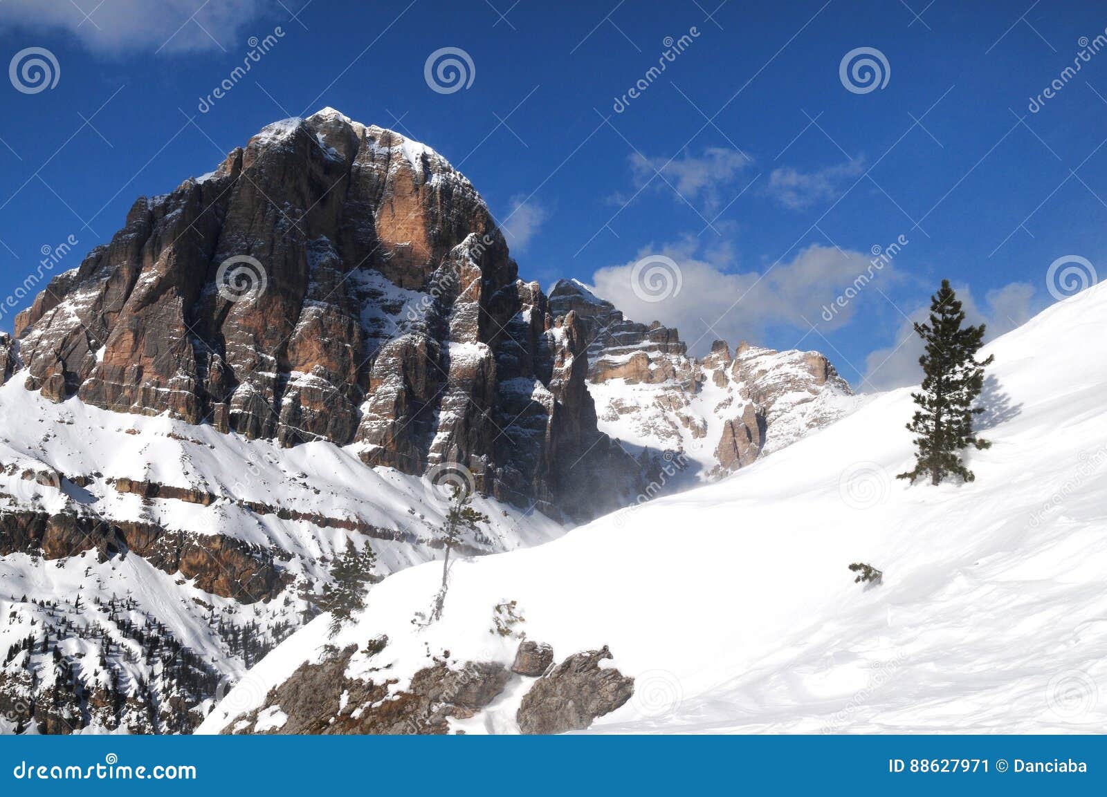 tofane mountain group, tofana di mezzo, tofana di dentro, tofana di rozes, dolomites, cortina d`ampezzo, italy