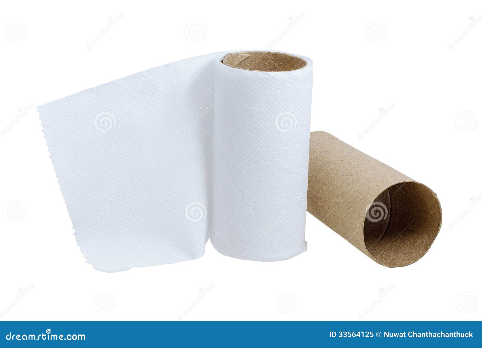 Toilettenpapier wenig übrig geblieben. Toilettenpapier wenig Rest lokalisiert auf weißem Hintergrund mit Beschneidungspfad