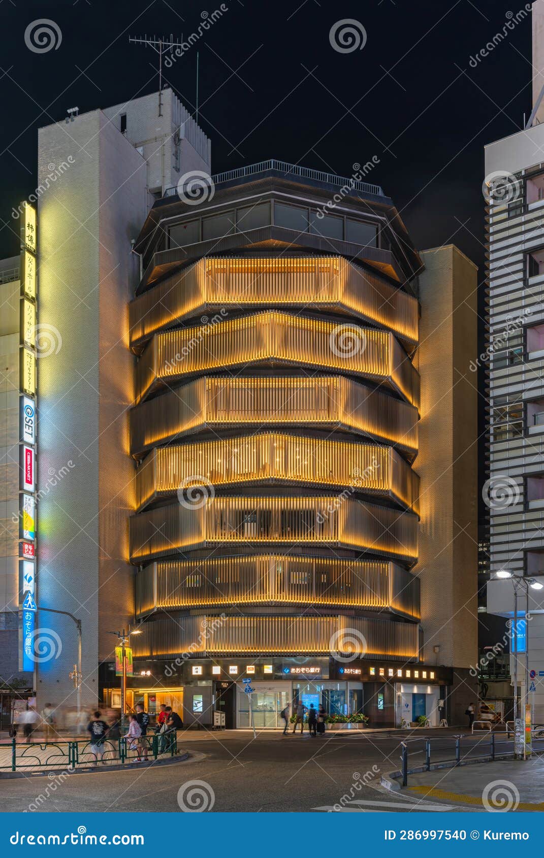 Yasuyo Building In Shinjuku Designed With Illuminated Shapes Of Stacked