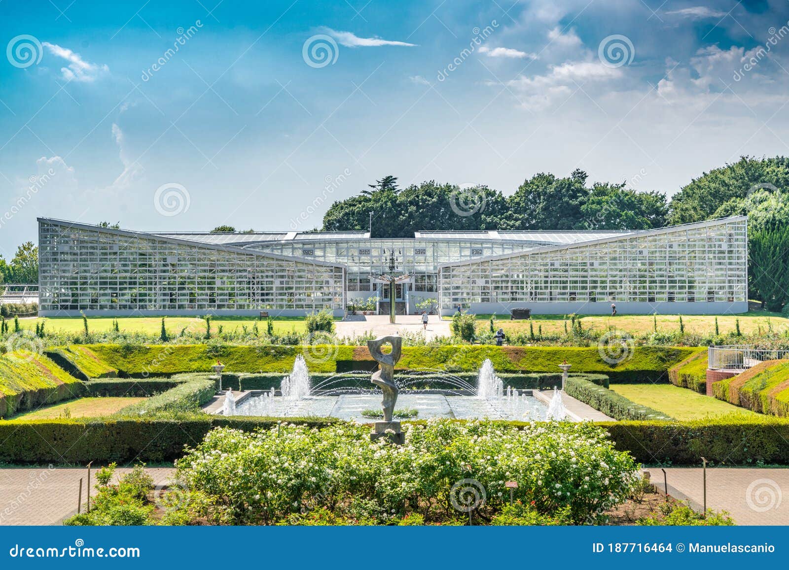 Jindai Botanical Garden 神代植物公園 Rose Garden And 大温室 Daionshitsu Kamishiro Shokubutsu Park Greenhouse Editorial Stock Image Image Of Motomachi Asia