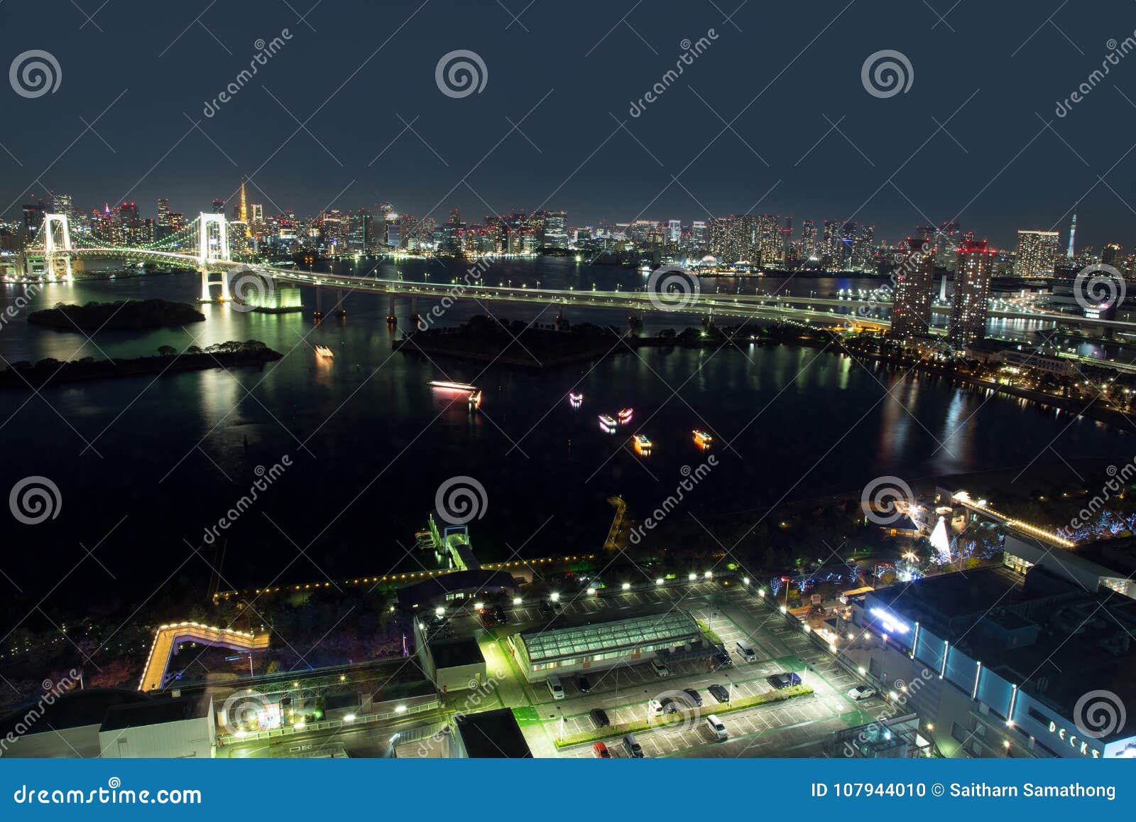 tokyo, japan - november 19 ,2017 : see night cityscape from fuji tv building at odaiba