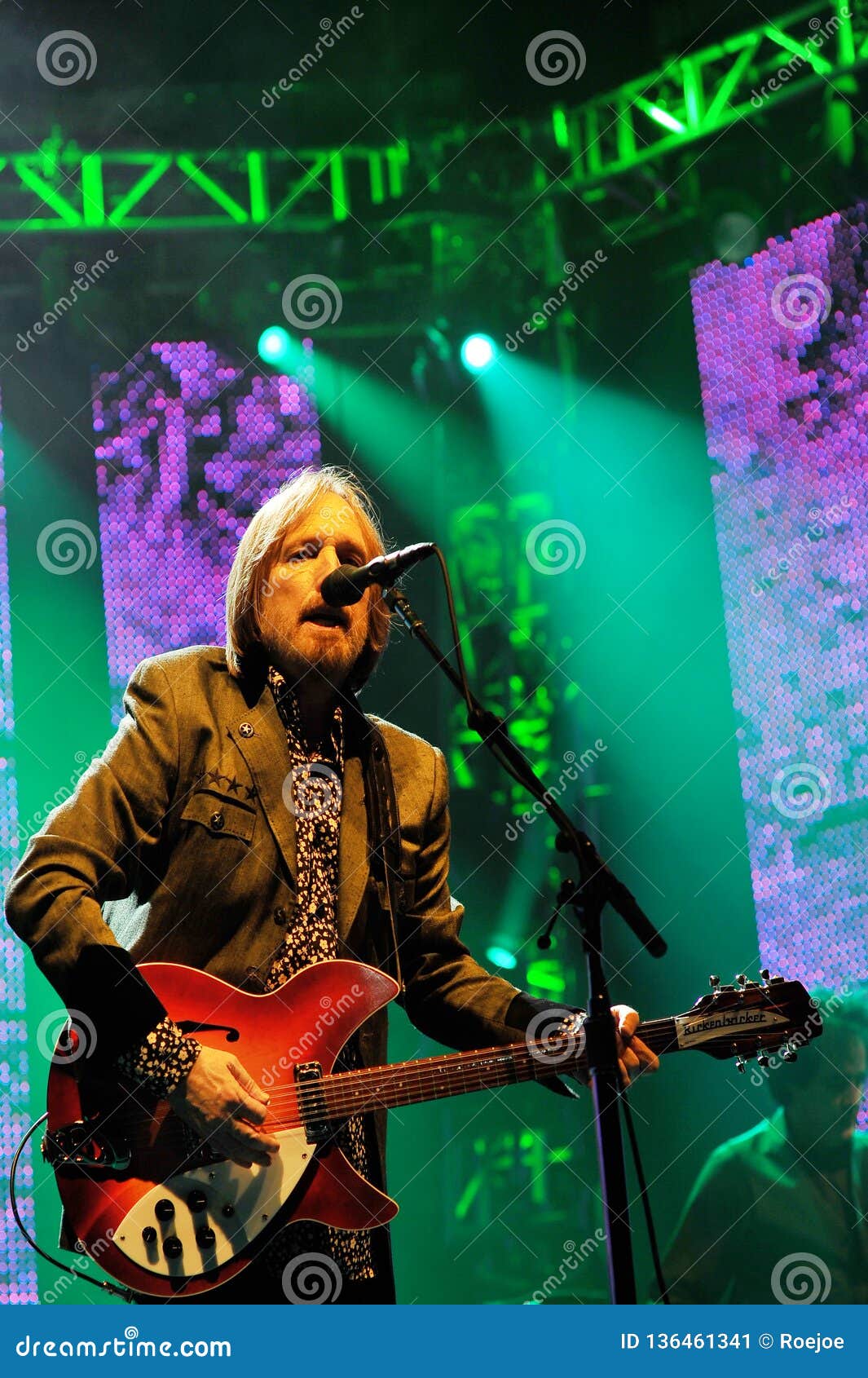 Tom Petty Playing in Ny 81410 Editorial Photo Image of gibson, dance 136461341