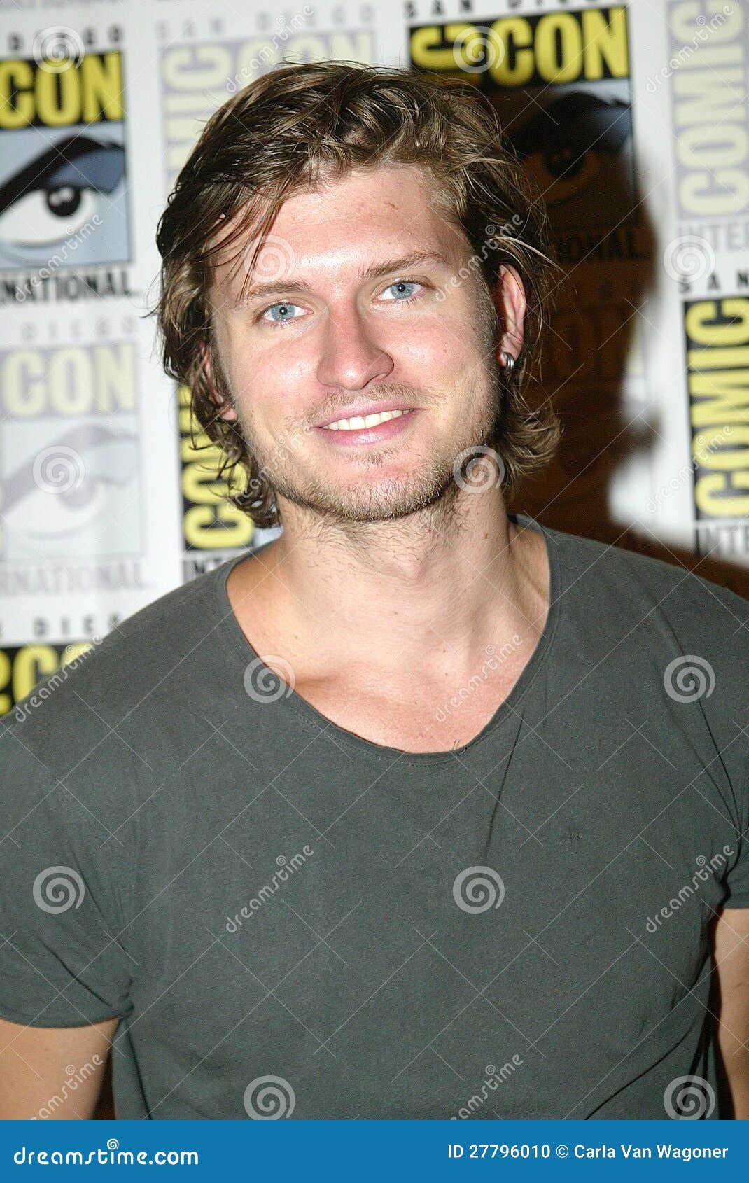 Tom Weston-Jones imagem editorial. Imagem de imprensa - 27796010, image size:1070x1690