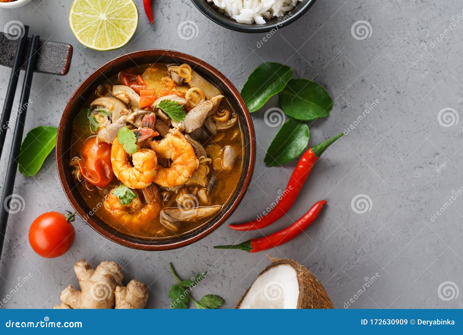 Tom Yum Goong Oder Scharfe Thailändische Suppe Und Bestandteile Tom Yum ...