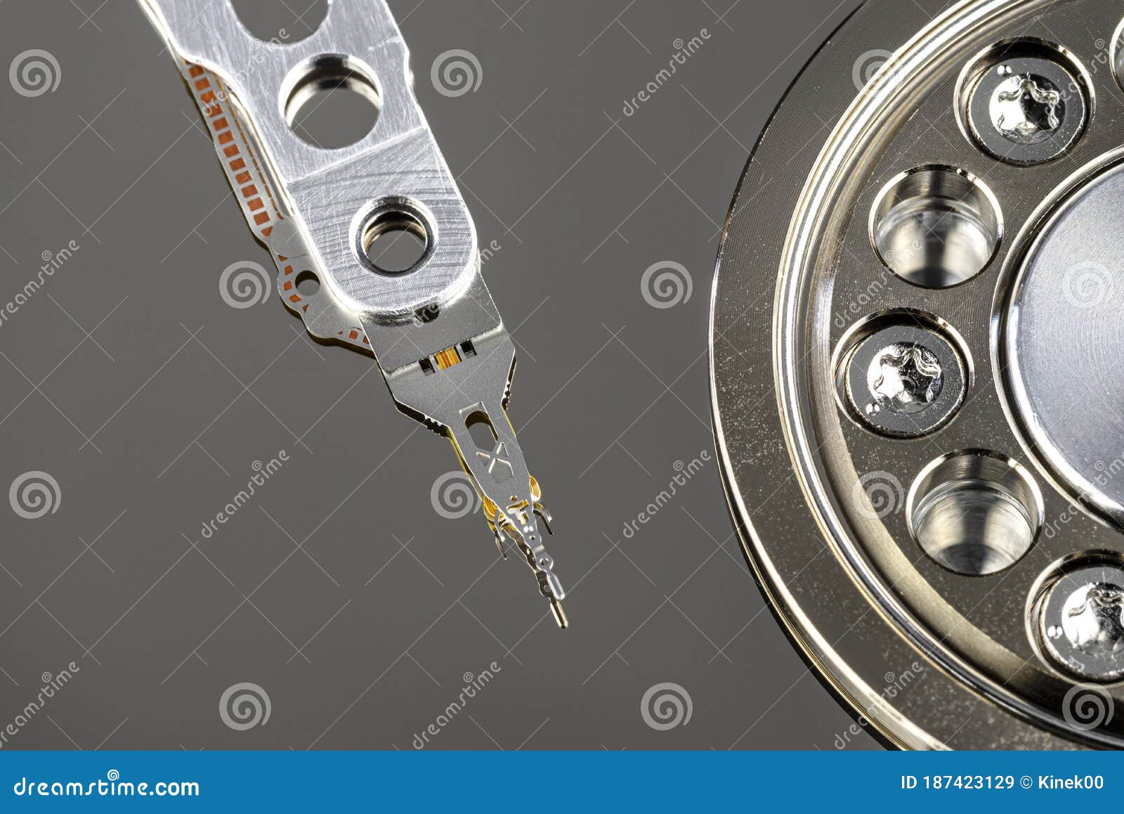 Caprichoso Consentimiento Islas del pacifico Toma Macro De Una Aguja Magnética En Una Bandeja De Disco Duro Disco Hdd Abierto Vista Superior Perfectamente Limpia De La Superfi Imagen de archivo - Imagen de expediente, salvaguardia: 187423129 Caprichoso Consentimiento Islas del pacifico Toma Macro De Una Aguja Magnética En Una Bandeja De Disco Duro Disco Hdd Abierto Vista Superior Perfectamente Limpia De La Superfi Imagen de archivo - Imagen de expediente, salvaguardia: 187423129