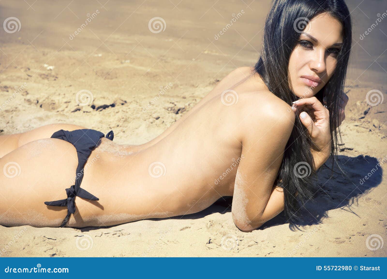 Cosmopolitan Sexy Pictures Desnudo Female Sunbathing