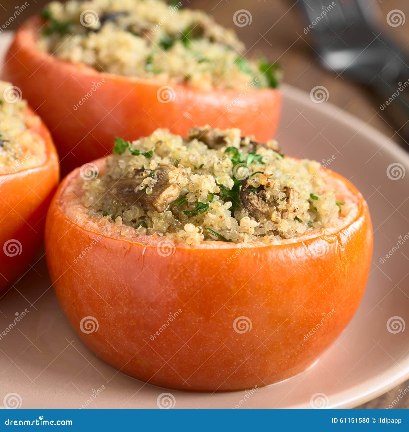 Tomate Cocido Relleno Con La Quinoa Y La Seta Foto de archivo Imagen