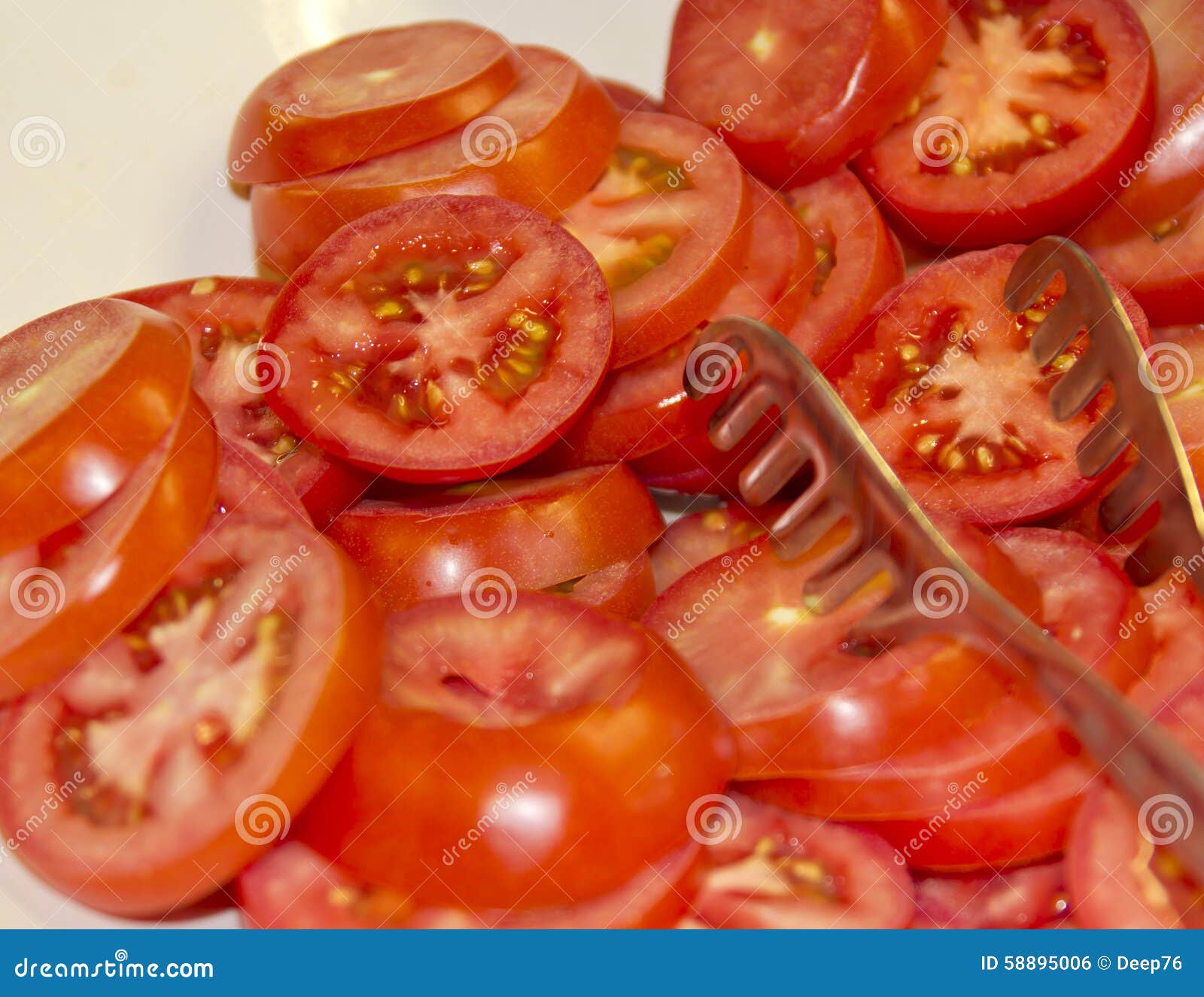 Tomatenscheibe stockfoto. Bild von tomate, material, bestimmungen ...