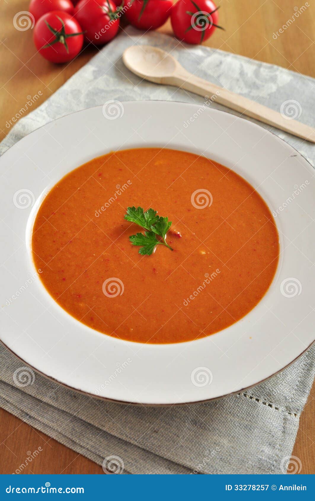 Tomatensoep stock afbeelding. Image of bouillon, brood 33278257