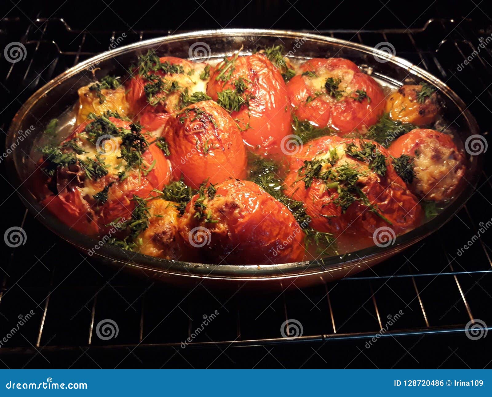 Tomates Rellenos Hechos En Casa Foto de archivo - Imagen de comida,  alimento: 128720486