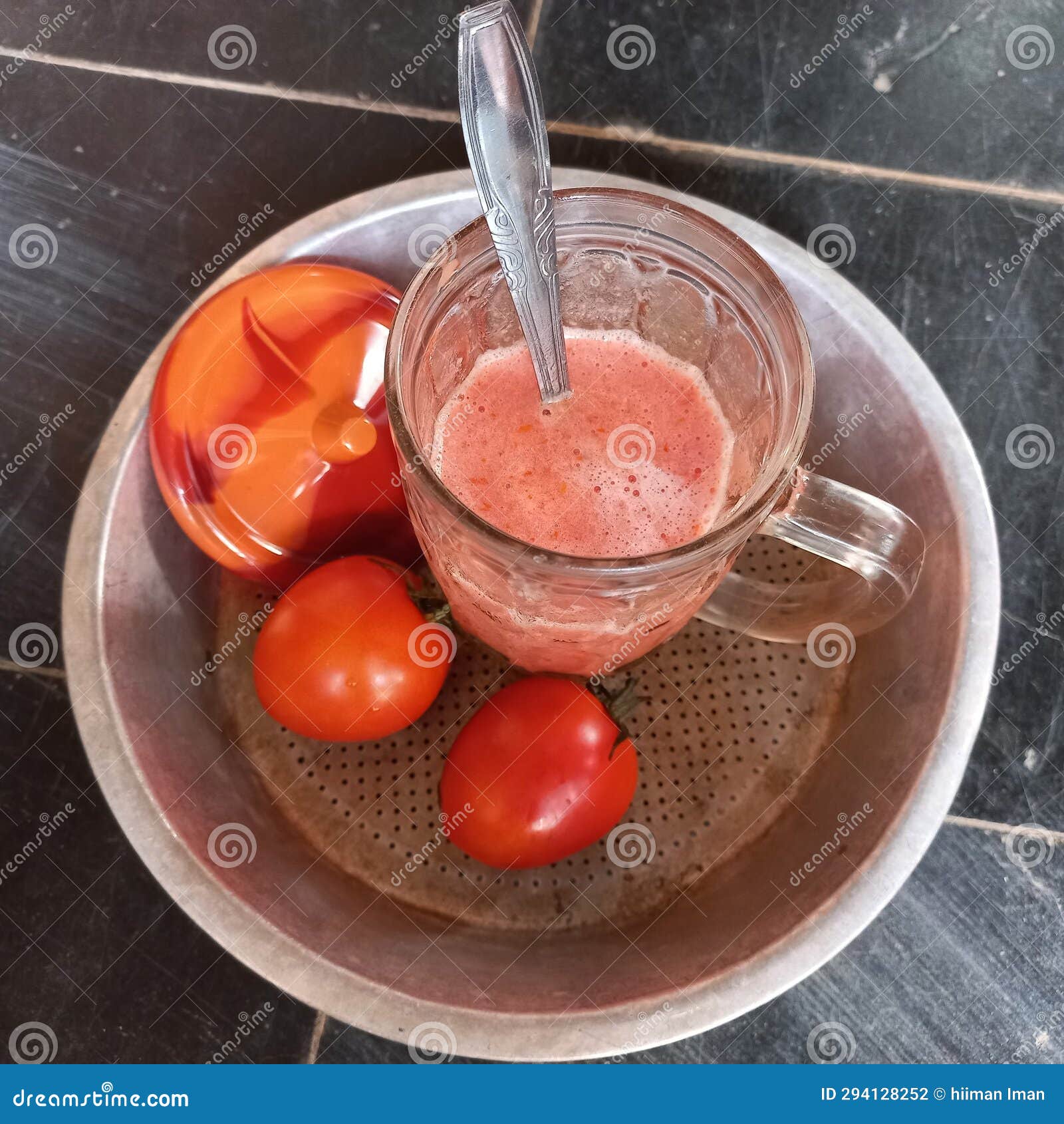 Tomato Juice Whose Main Ingredients are White Sugar Tomatoes and Ice