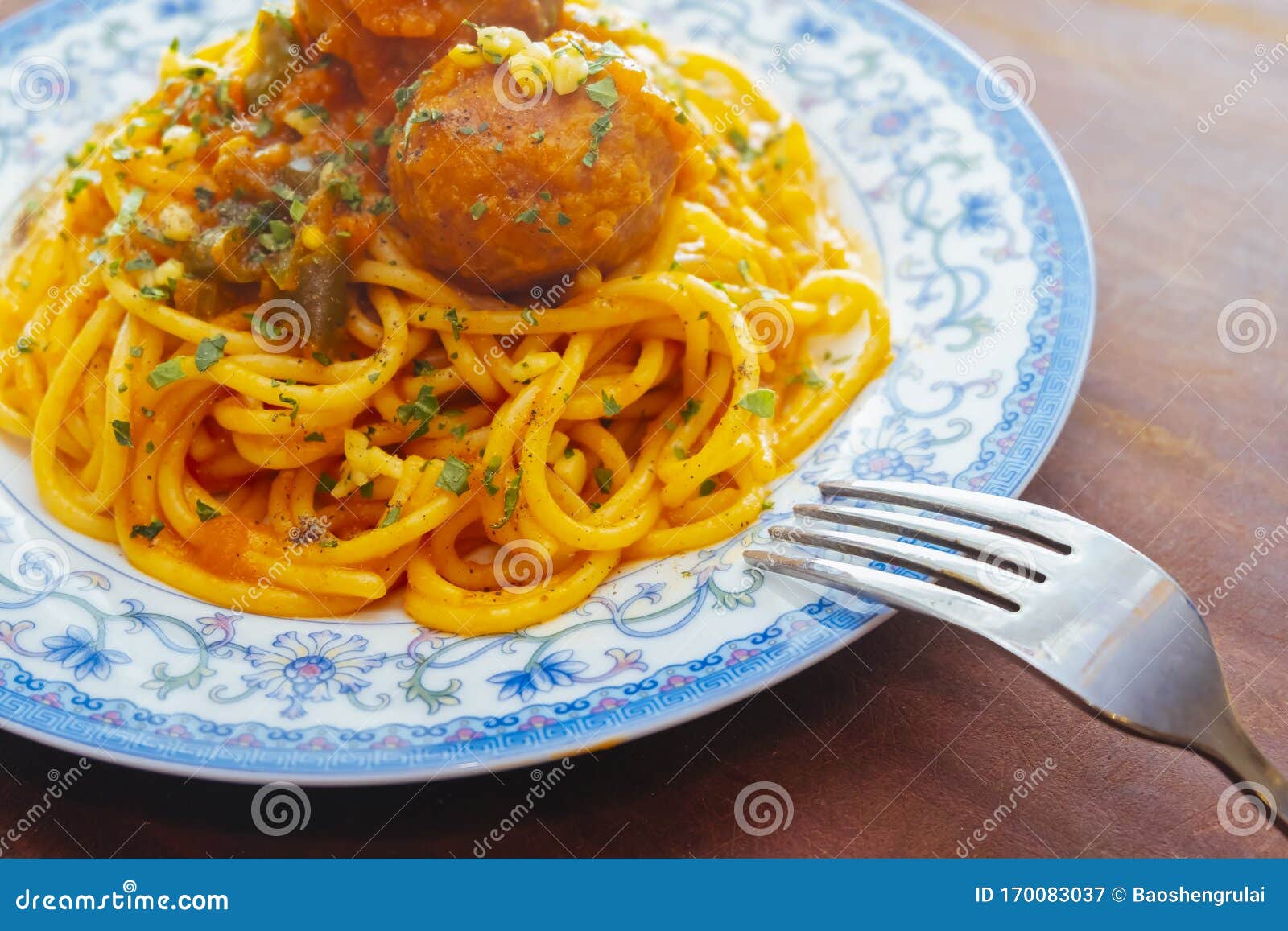 spaghetti with tomato sauce and meatballs