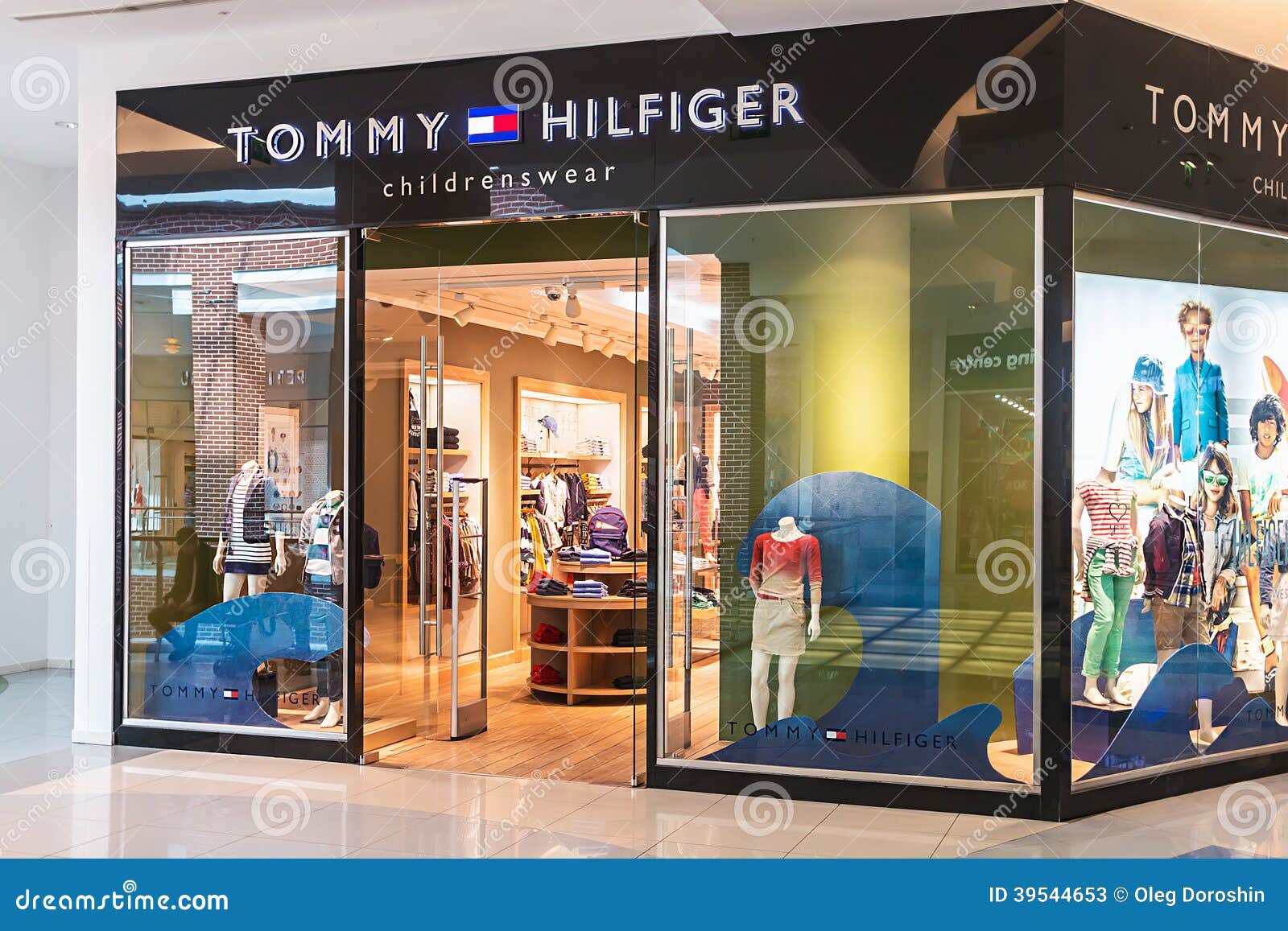 Tommy Hilfiger store in shopping mall galeria. 14185624 Stock Photo at  Vecteezy