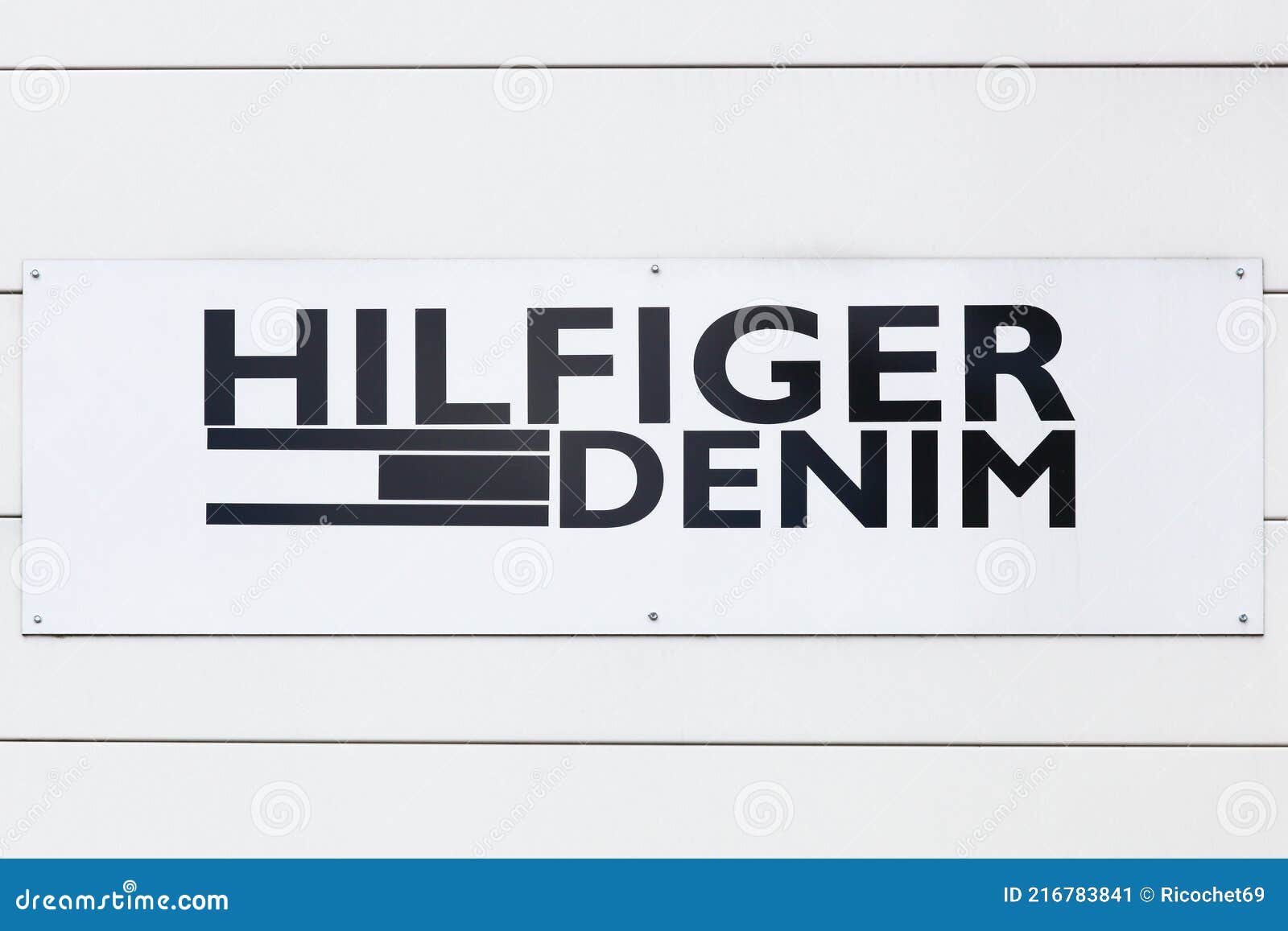 Clip sommerfugl justere En eller anden måde Tommy Hilfiger Denim Logo on a Wall Editorial Photo - Image of jean, logo:  216783841