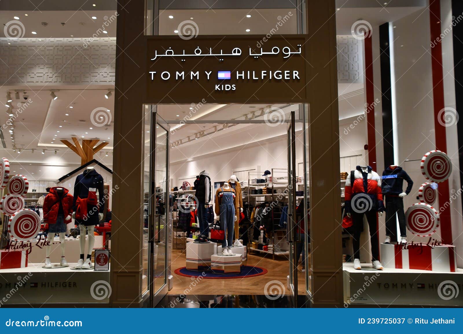 Overstige Omvendt de 193 Shopping Mall Tommy Hilfiger Stock Photos - Free & Royalty-Free Stock  Photos from Dreamstime
