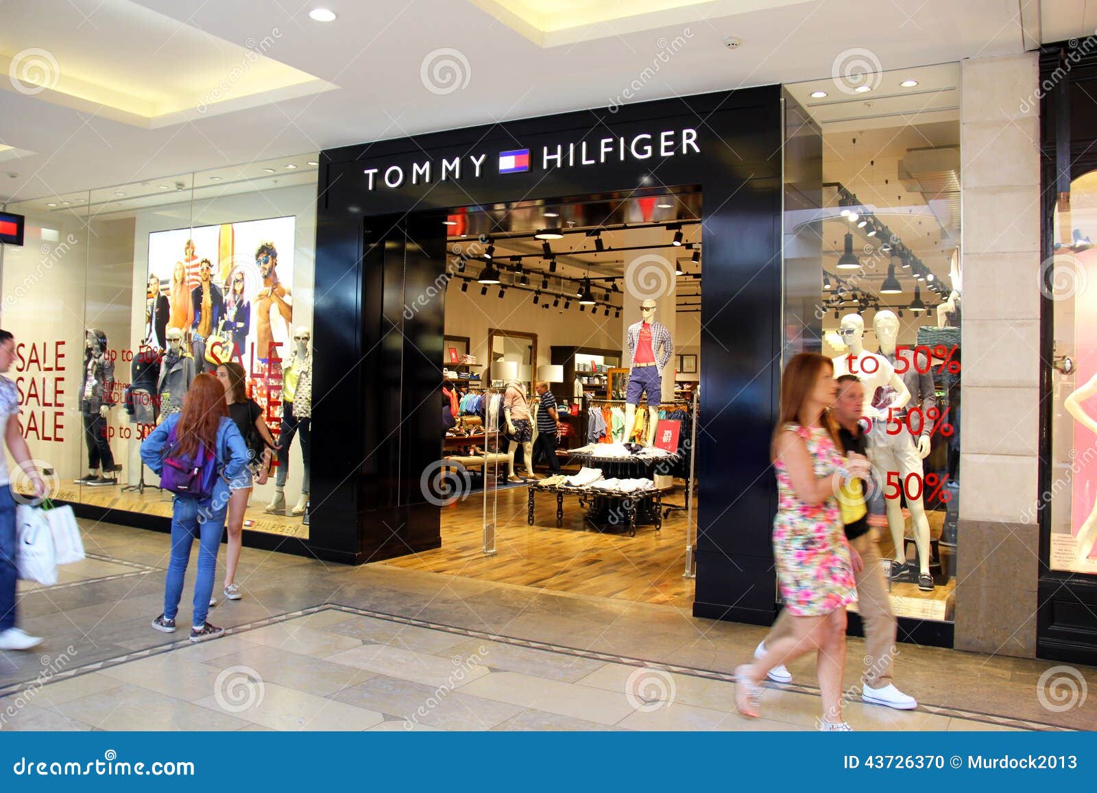Embrión Alacena maníaco Tommy Hilfiger Store editorial image. Image of jeans - 43726370