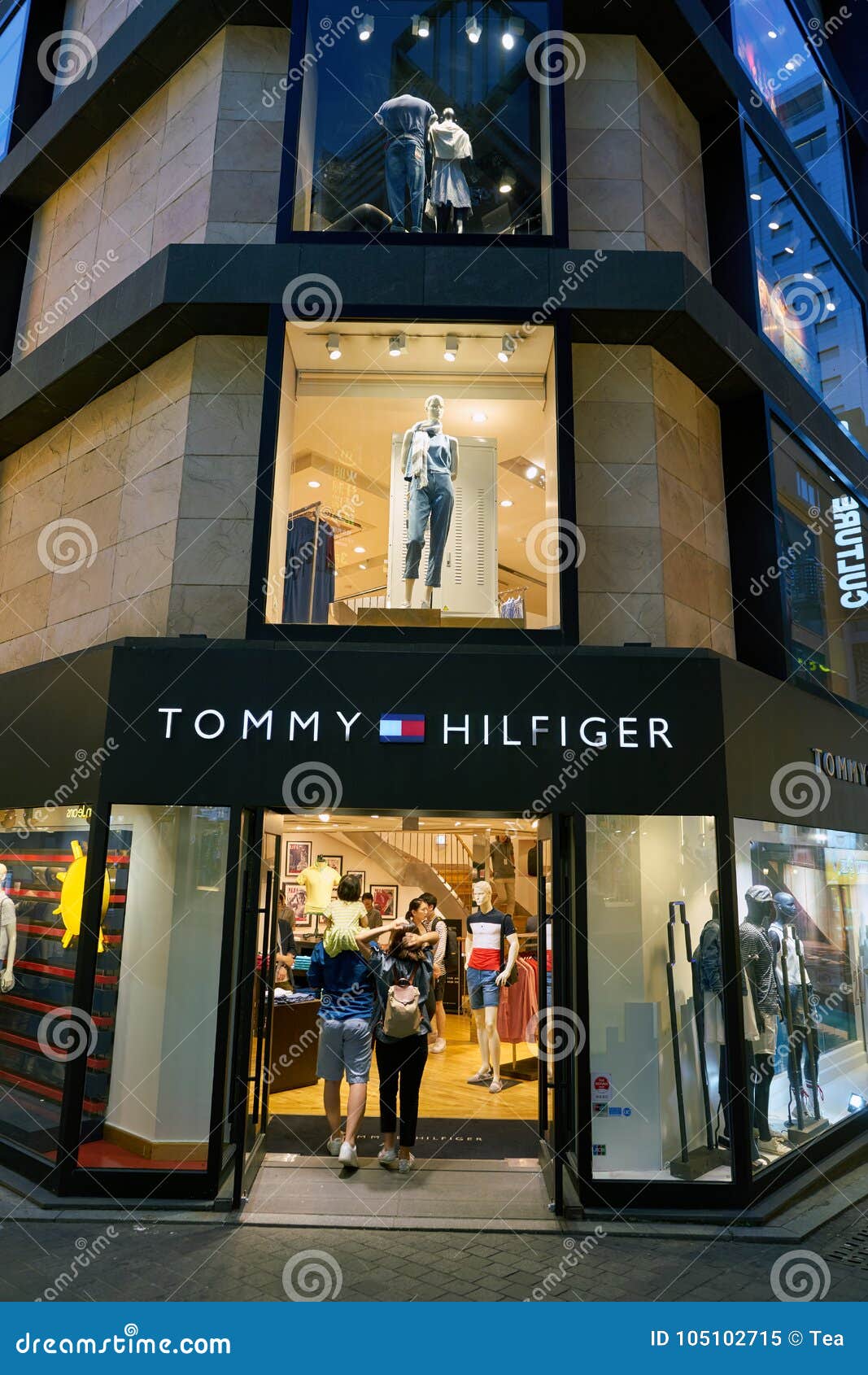 Tommy Hilfiger storefront editorial image. Image of outlet - 105102715