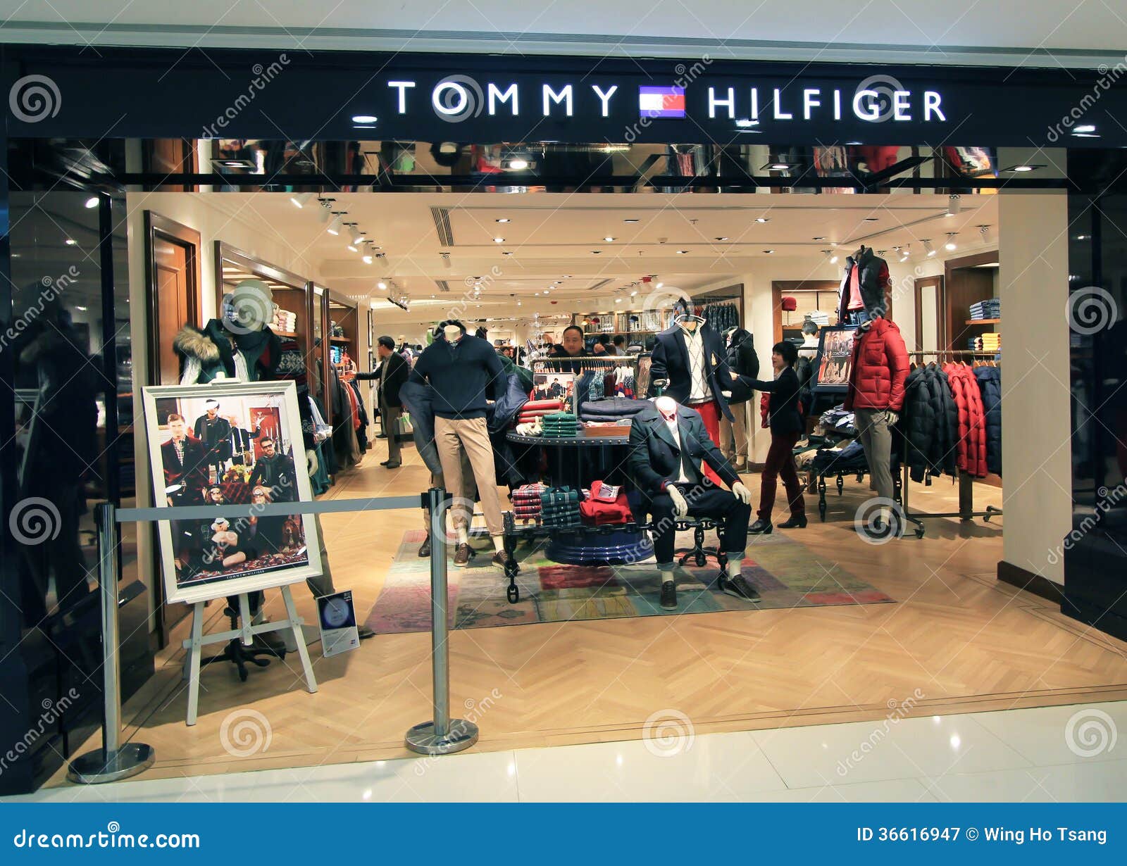 Tommy Hilfiger-winkel in Hong Kong Redactionele Fotografie - Image of ...