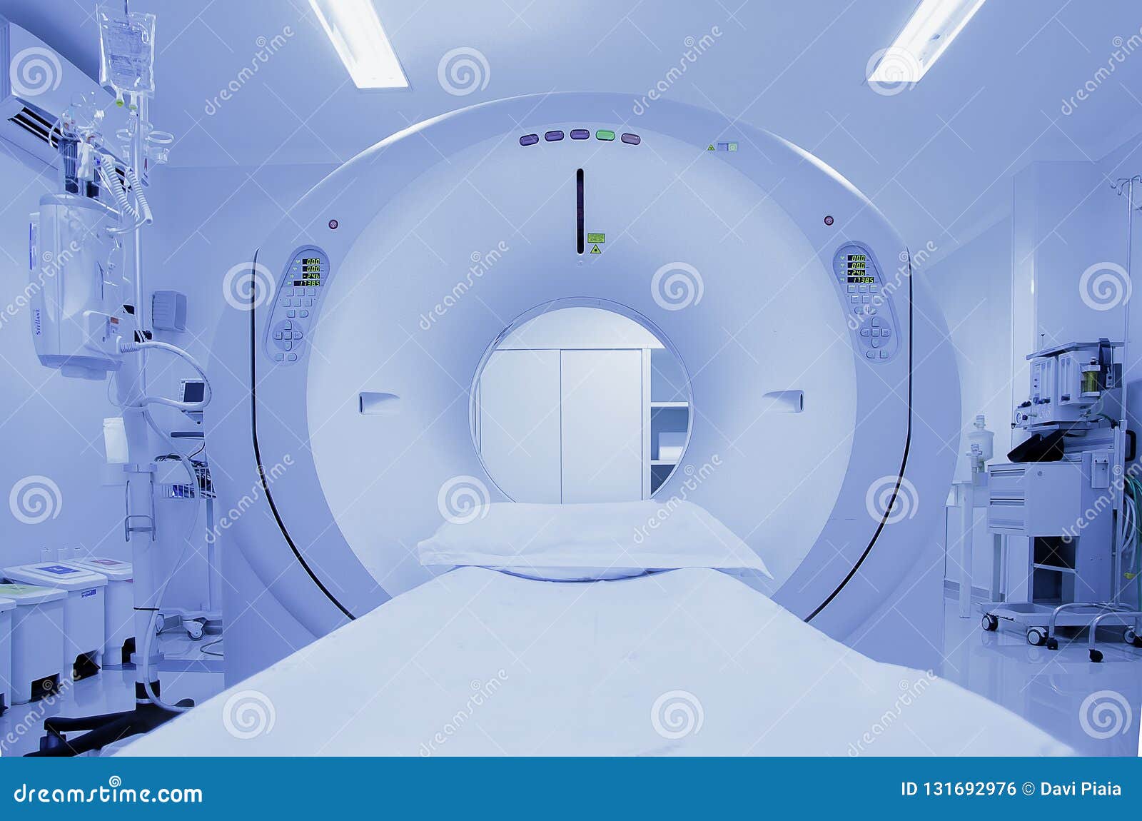 tomograph hospital health oncology radiology