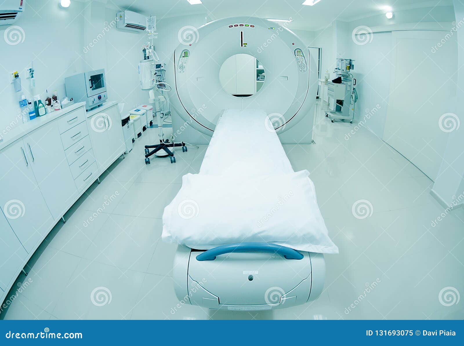 tomograph hospital health oncology radiology