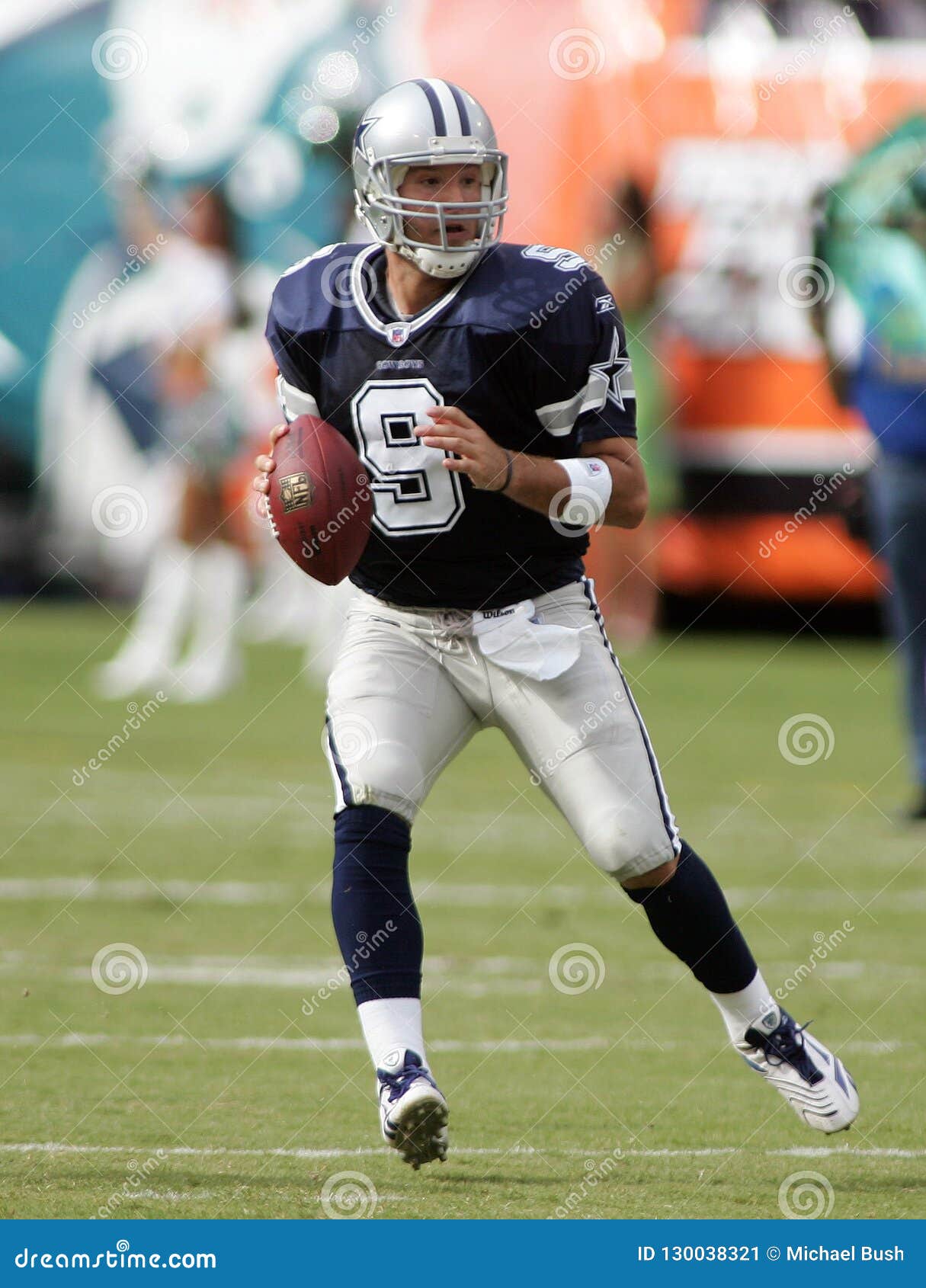 Tony Romo in NFL Action editorial photo. Image of quarter - 130038321