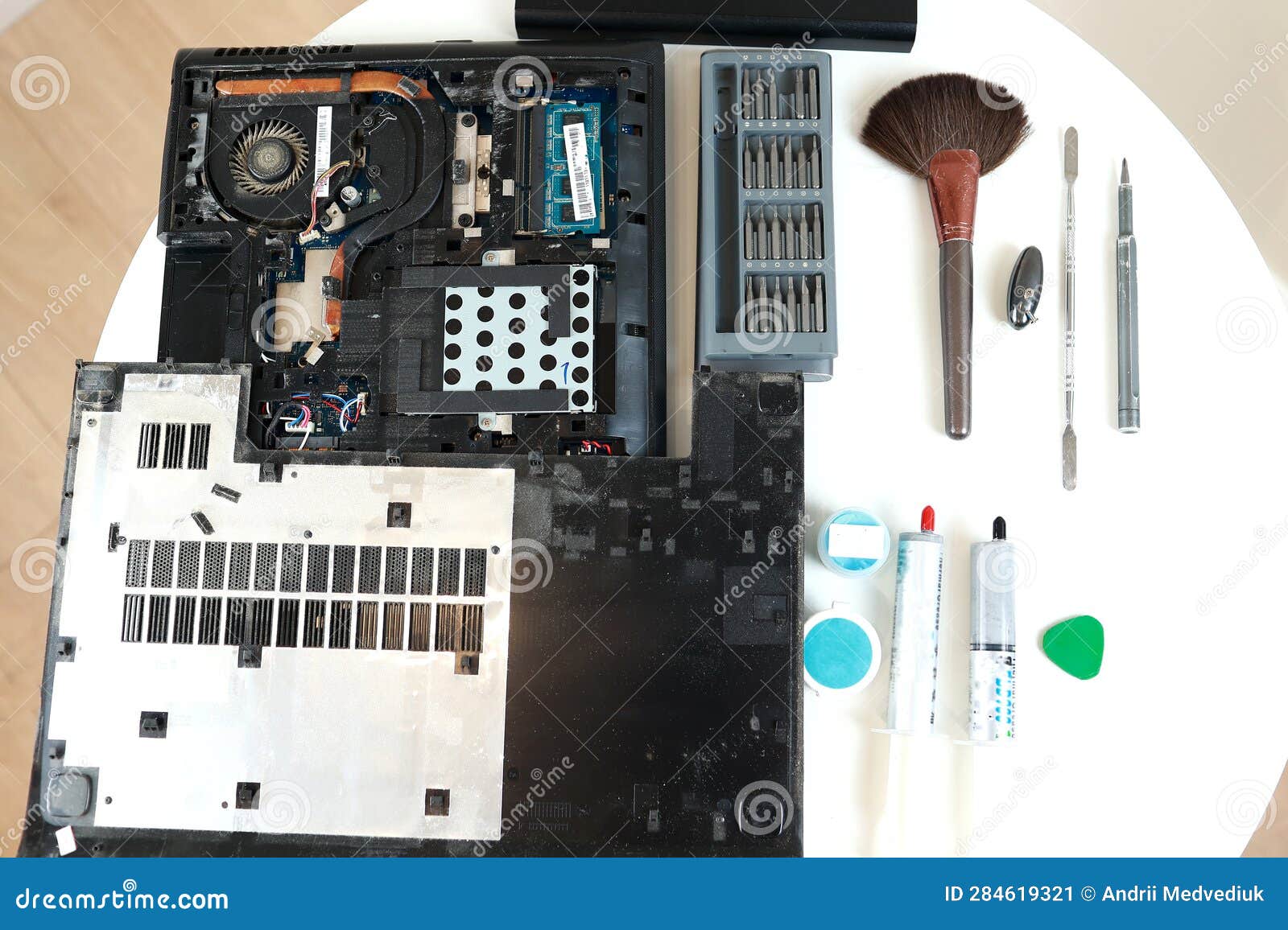 Tools for Repair and Cleaning Pc in Laptop Cleaning Tools