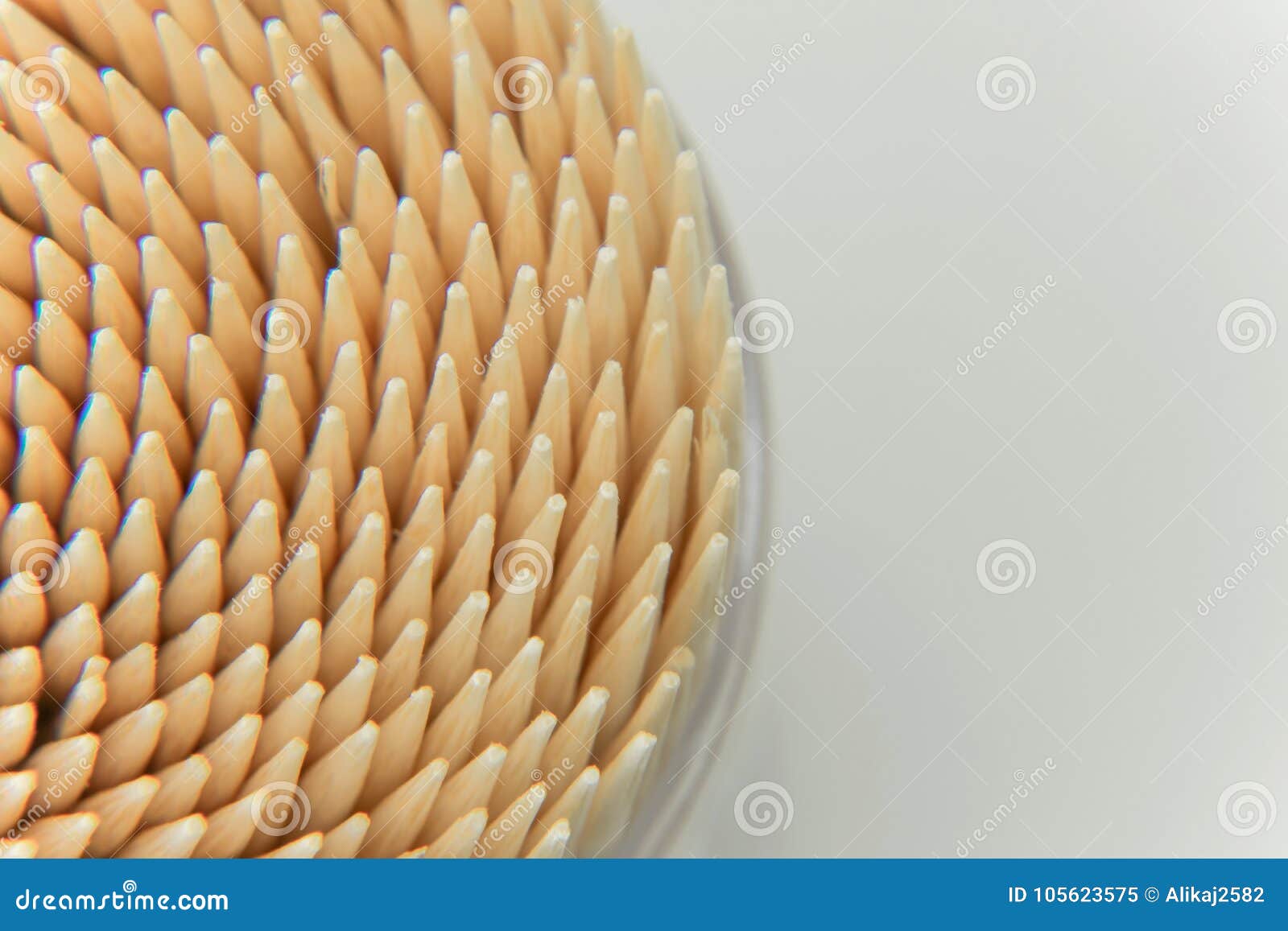 Toothpicks En El Fondo Blanco Imagen de archivo Imagen de personal, alimento 105623575