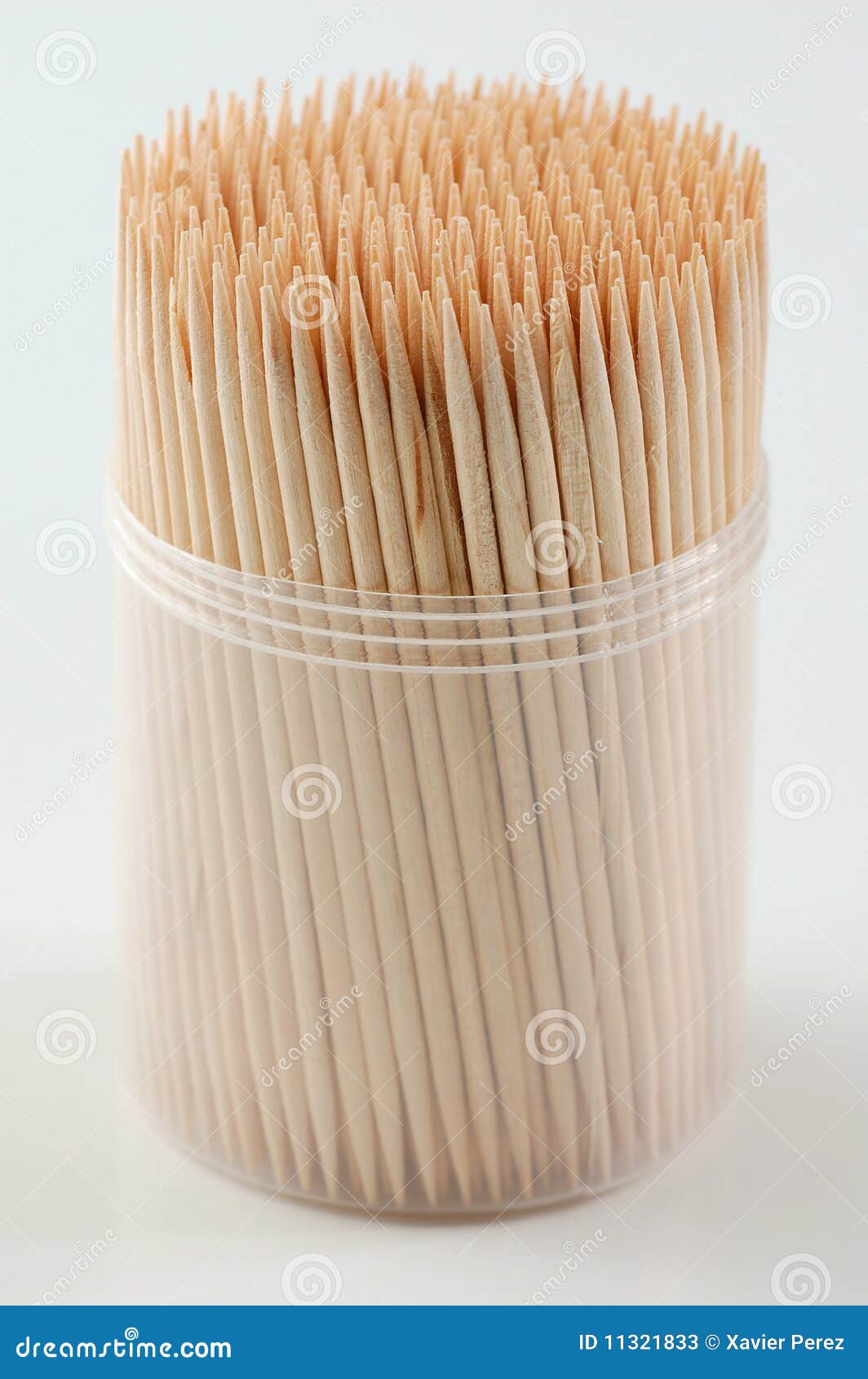 Toothpicks En El Fondo Blanco Imagen de archivo Imagen de individual, dentista 11321833