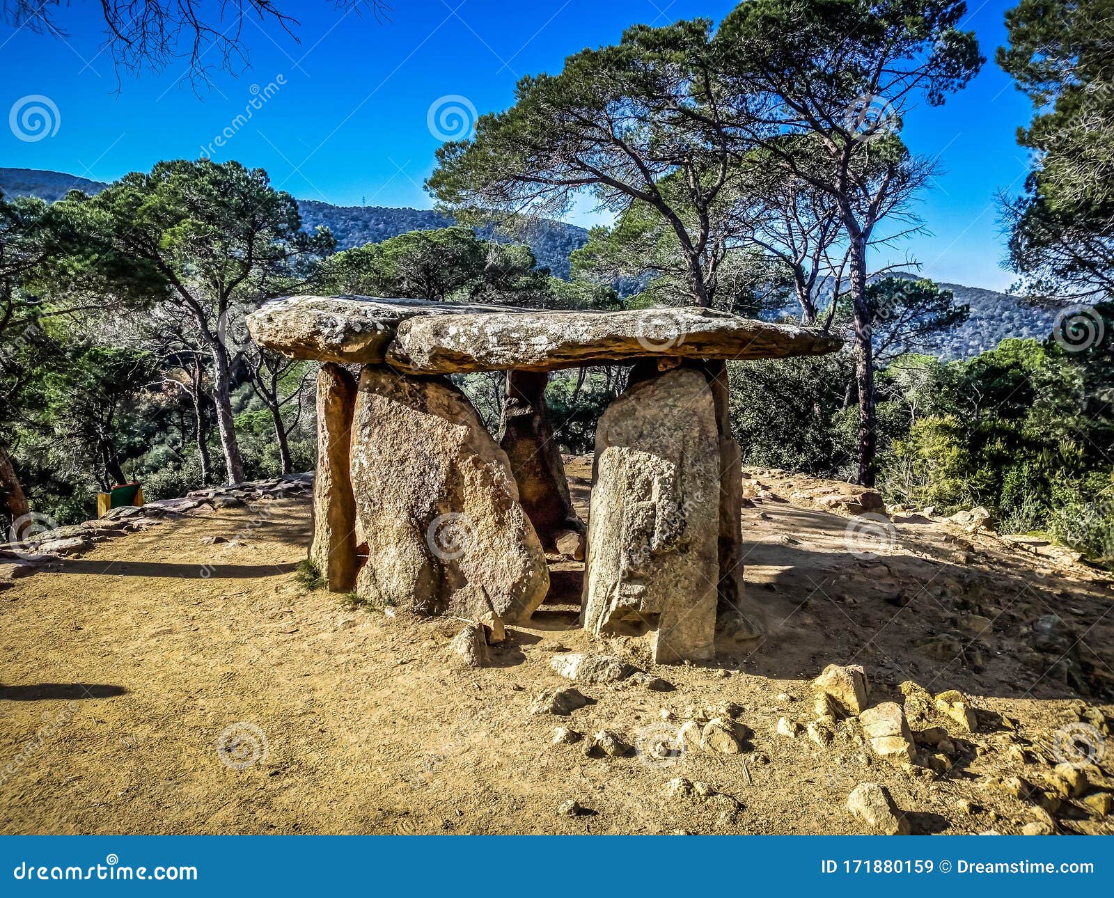 dolmen construction dolmen construction